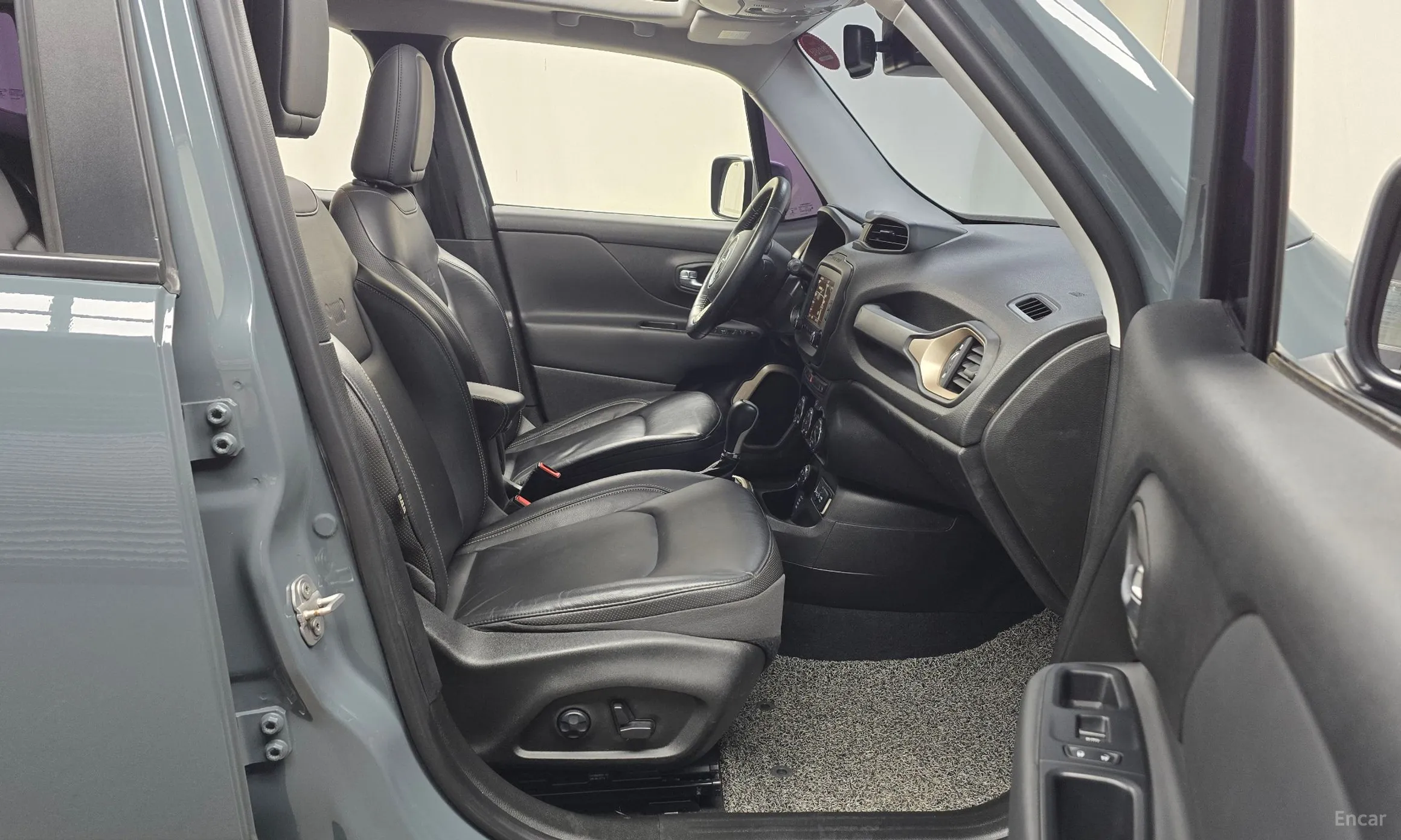 Jeep Renegade превью 12