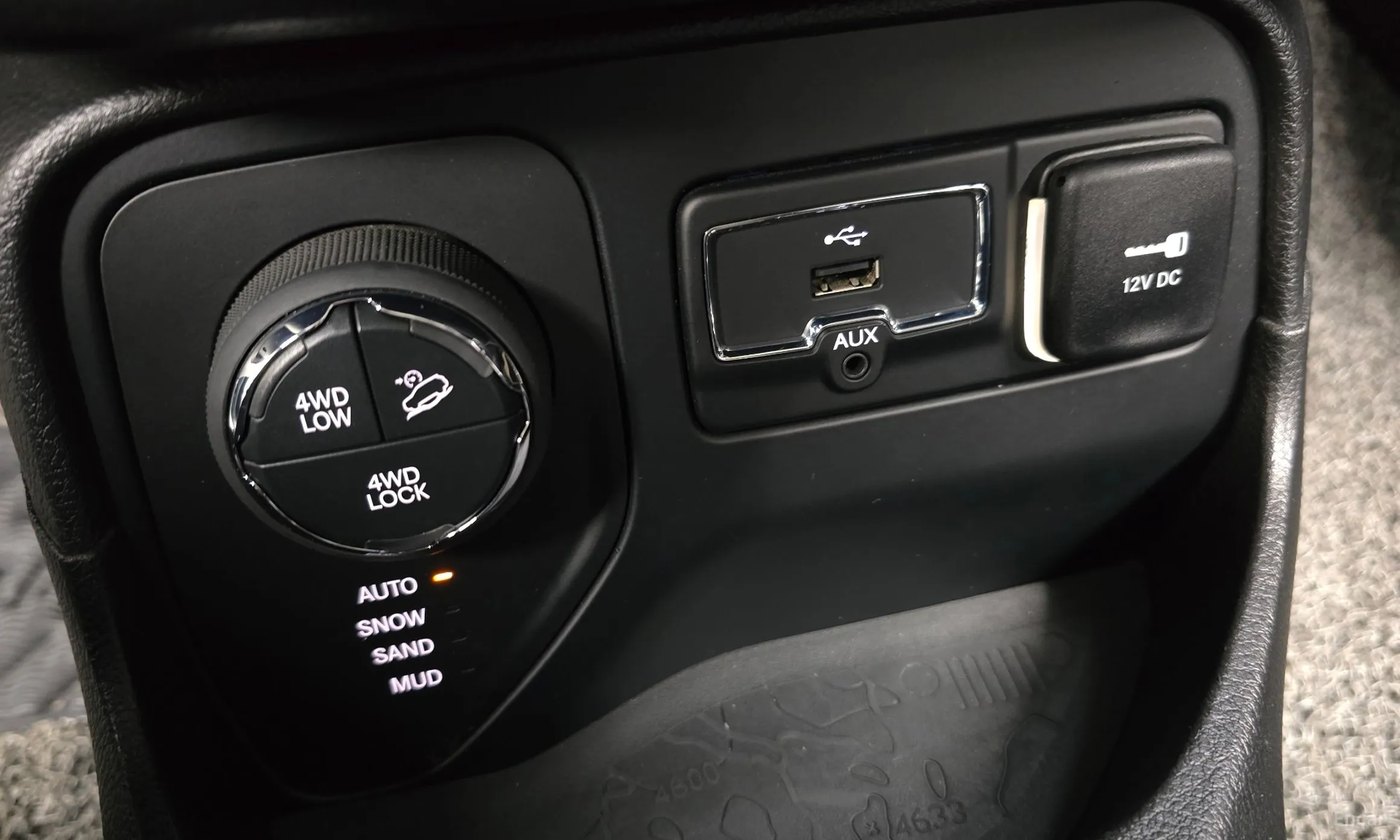 Jeep Renegade превью 19