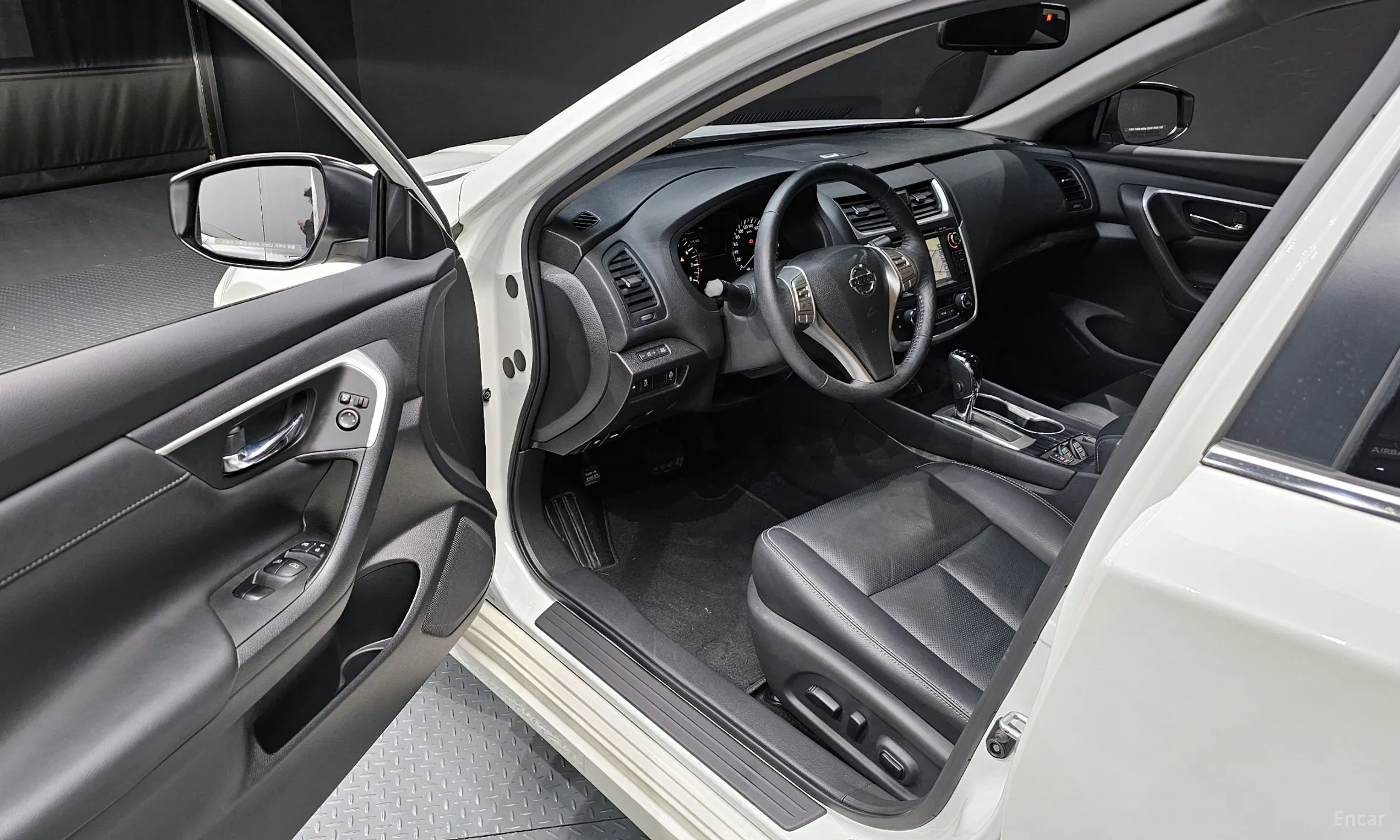 Nissan Altima превью 10