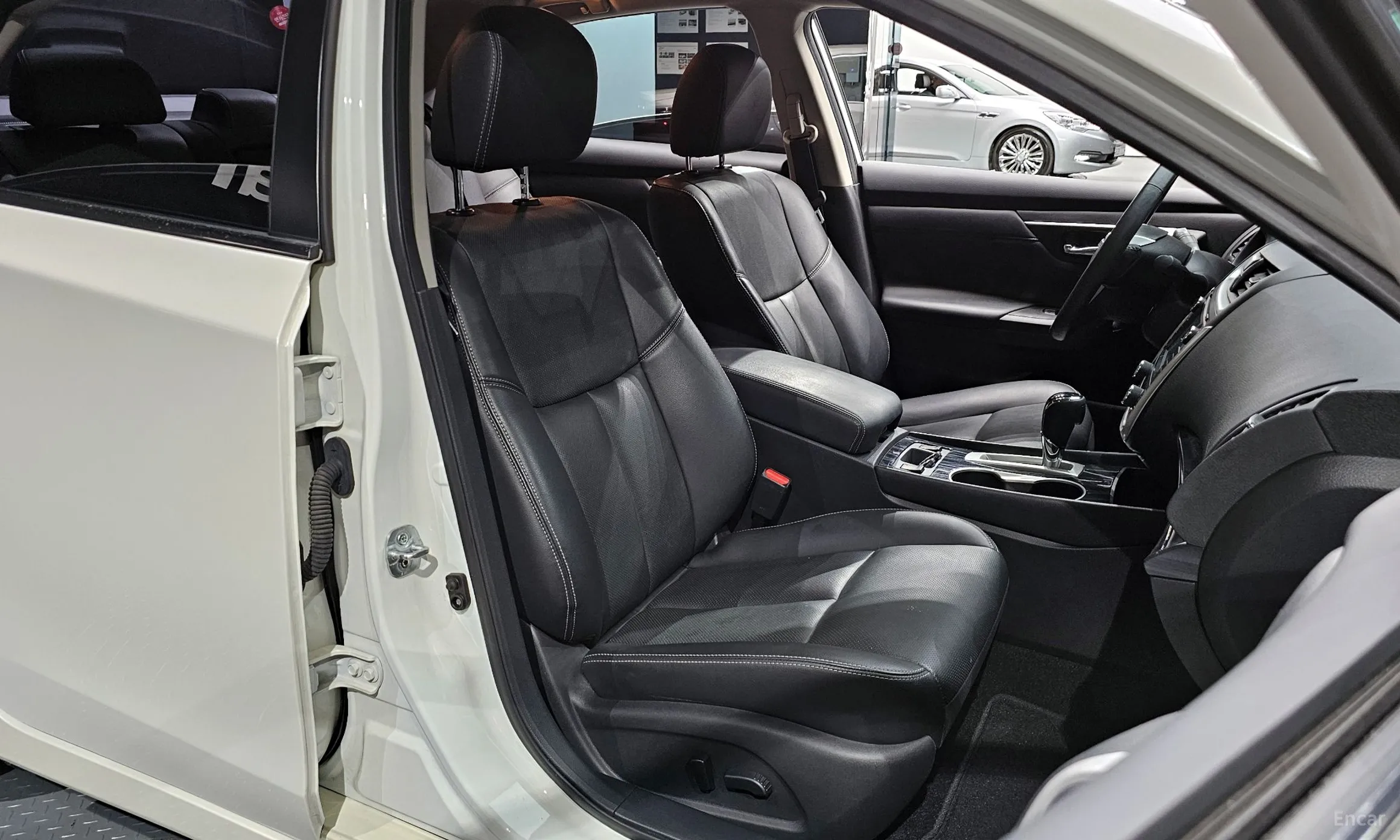 Nissan Altima превью 11