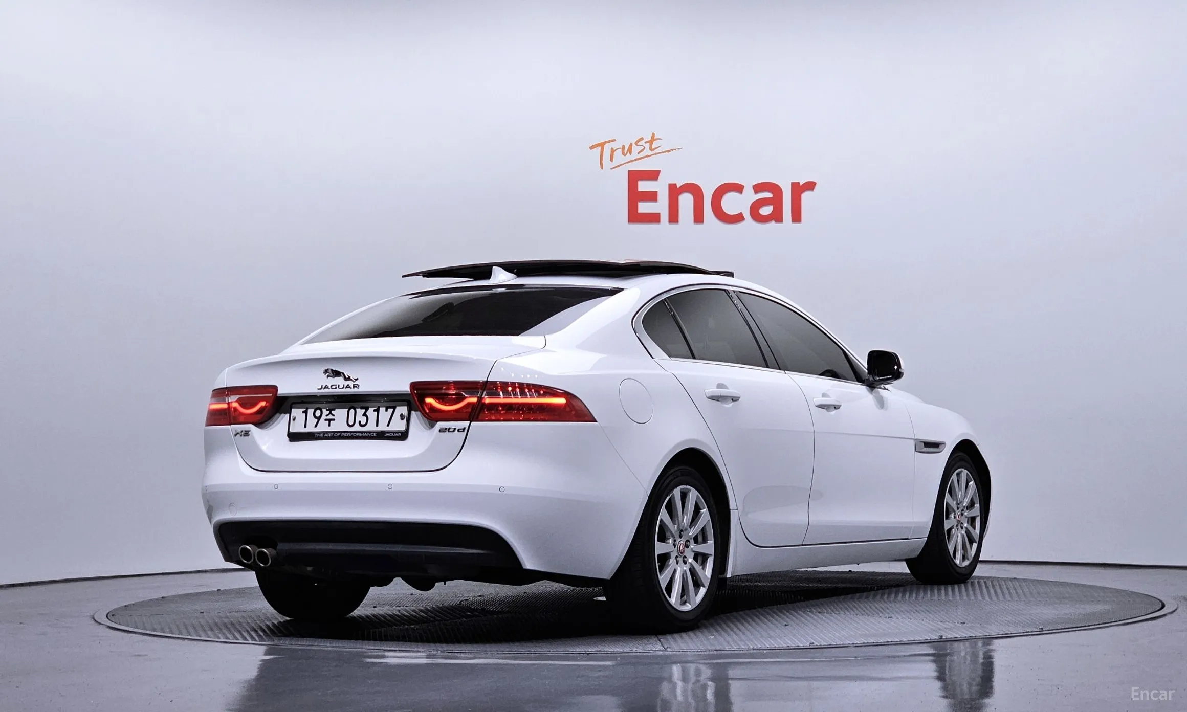 Jaguar XE превью 2