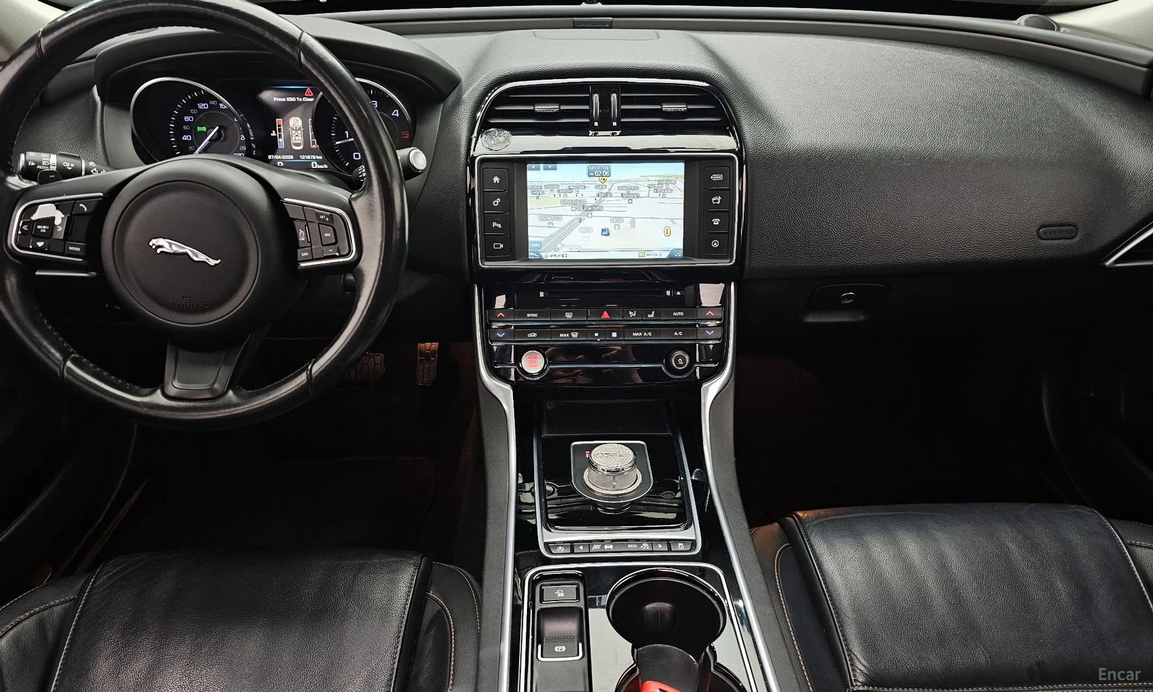 Jaguar XE превью 7