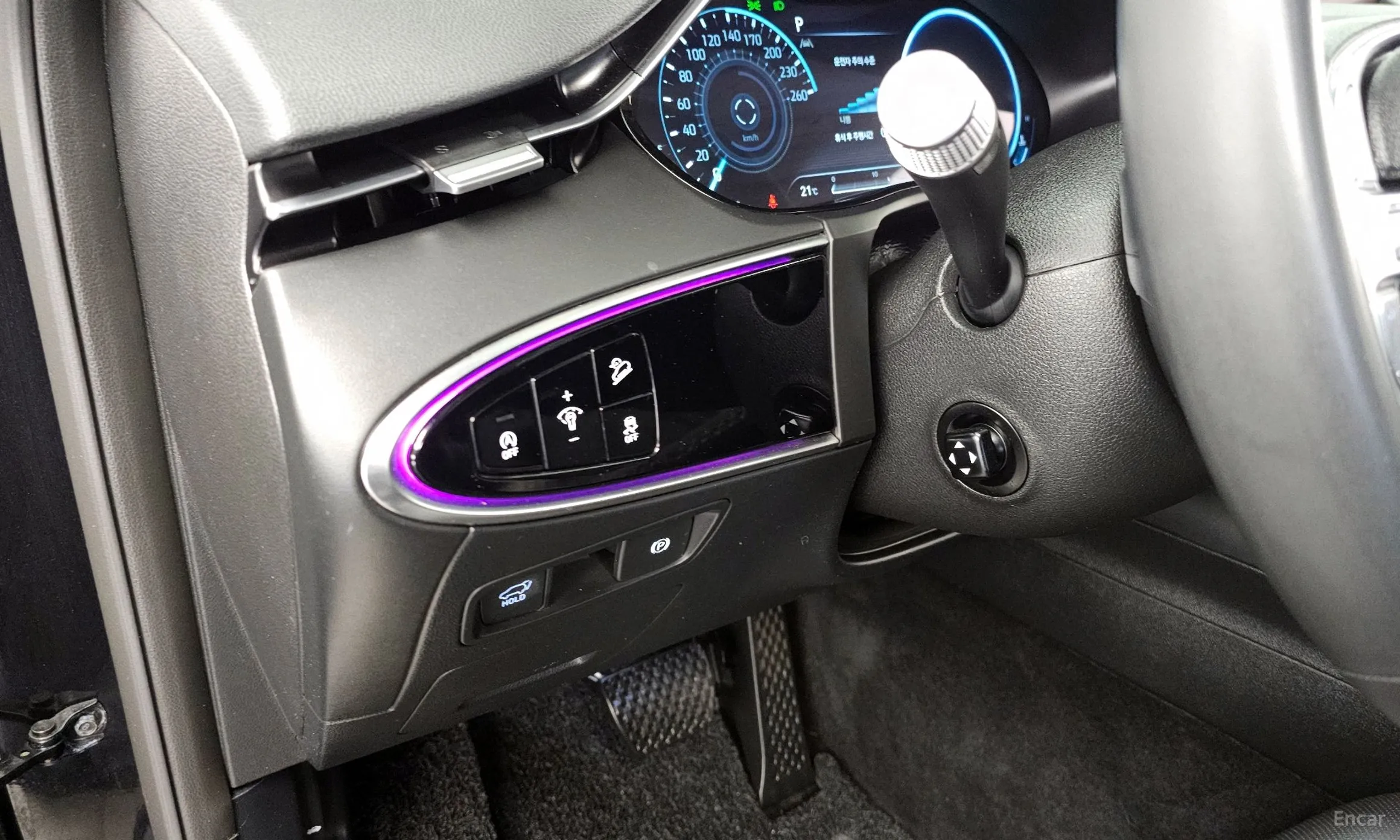 Genesis GV70 превью 18