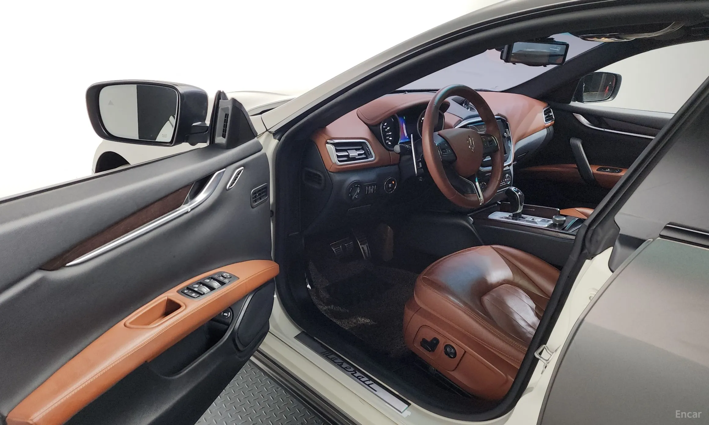 Maserati Ghibli превью 10