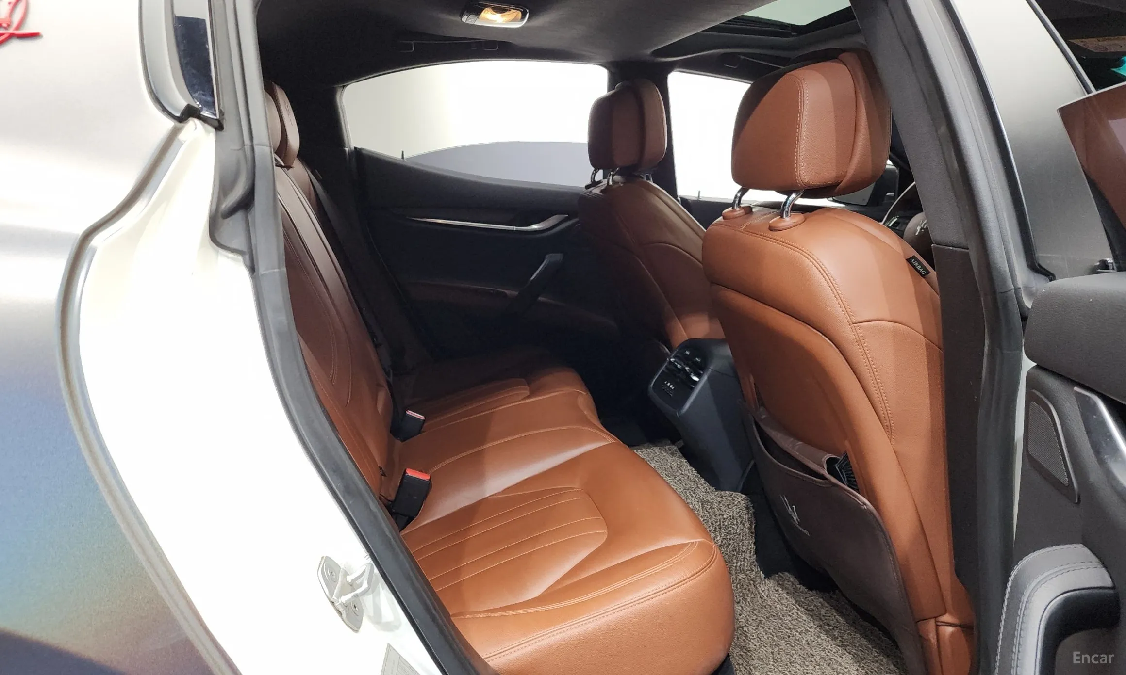 Maserati Ghibli превью 11