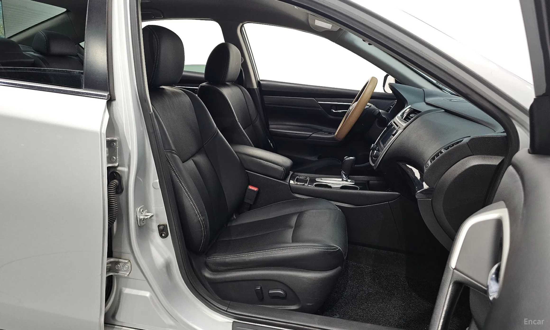 Nissan Altima превью 10
