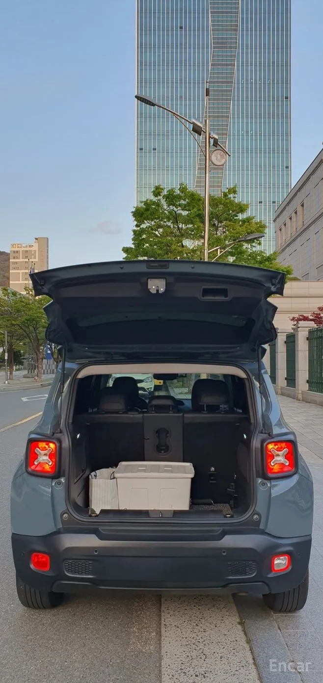 Jeep Renegade превью 9