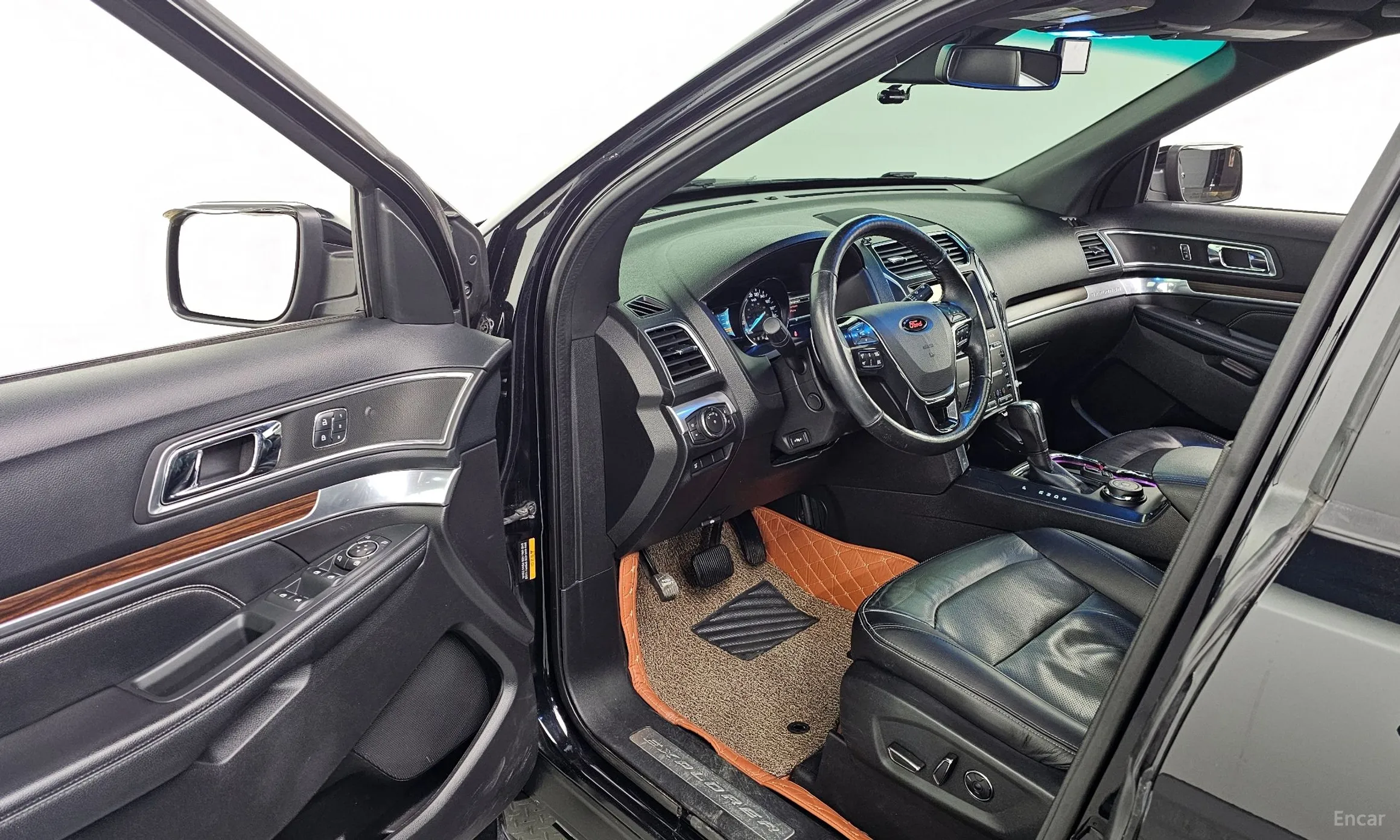 Ford Explorer превью 10
