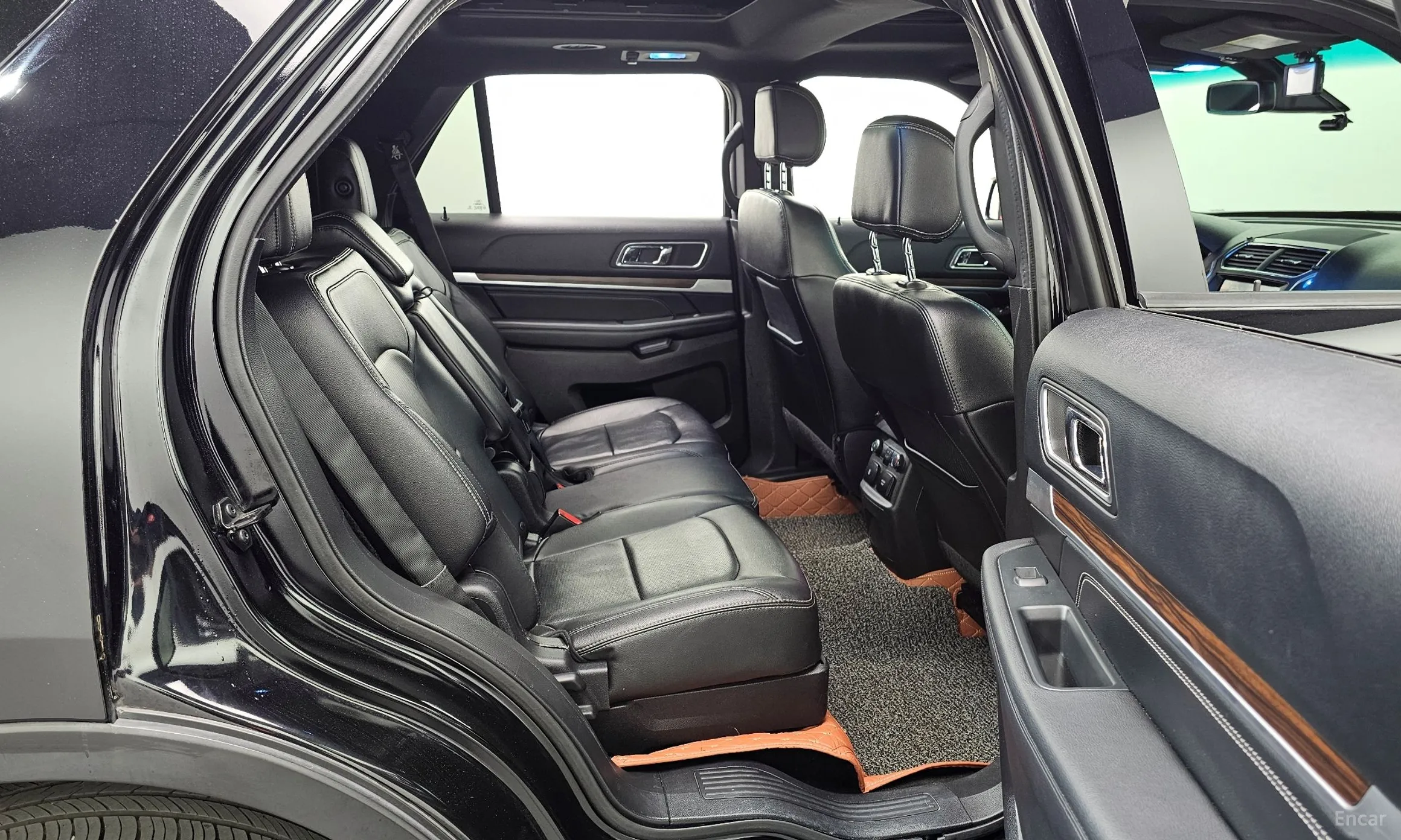 Ford Explorer превью 12