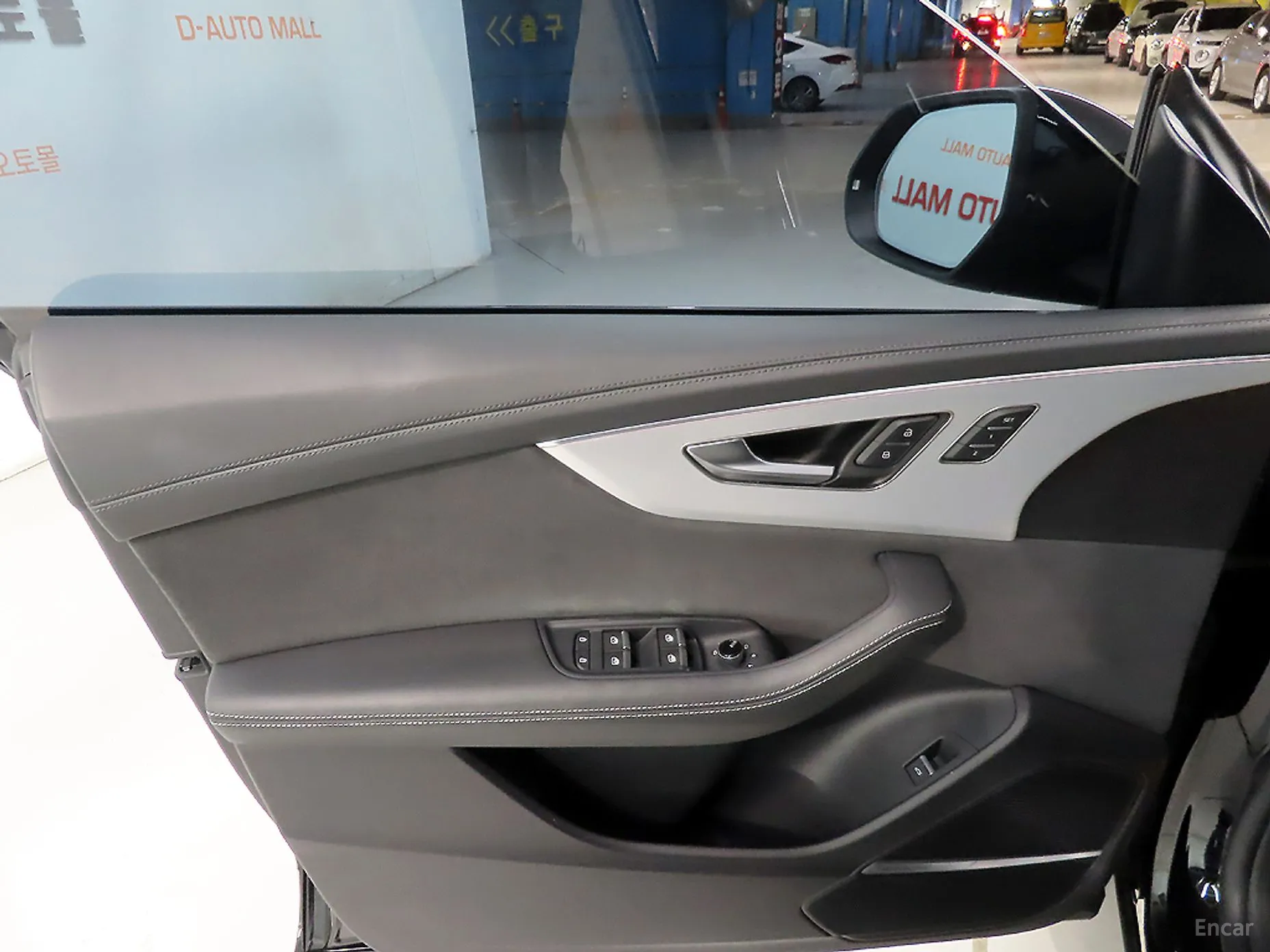 Audi Q8 (4M) превью 14