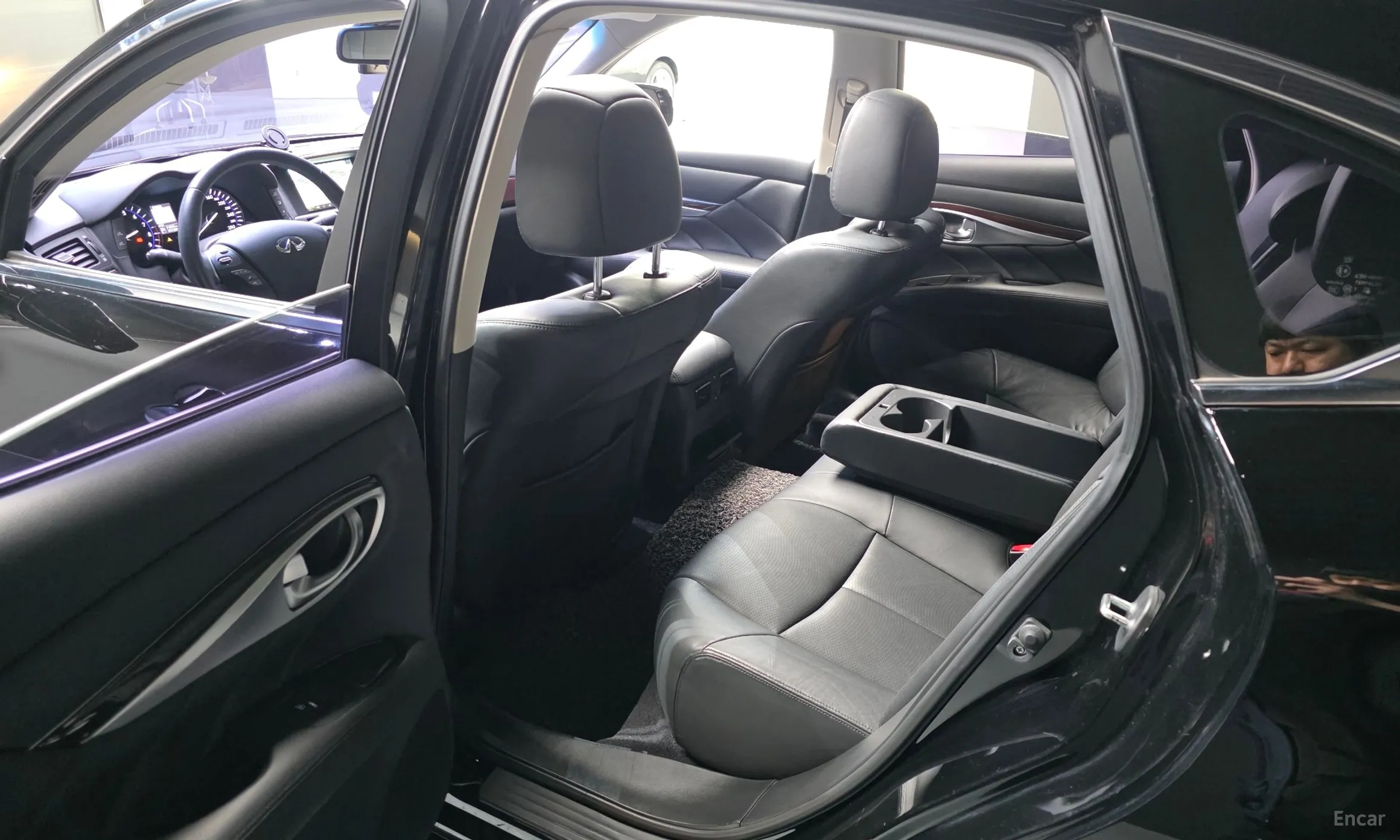 Infiniti Q70 превью 11