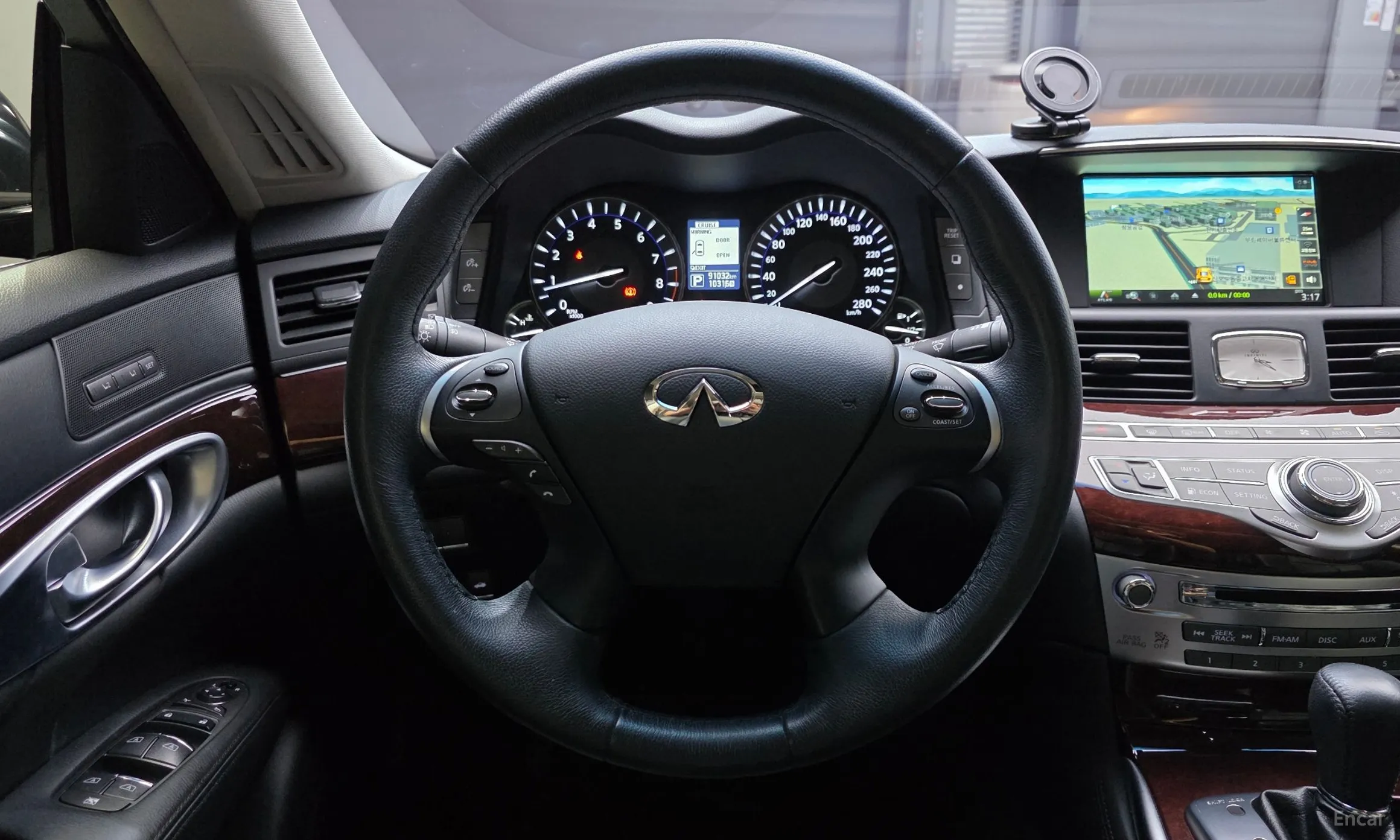Infiniti Q70 превью 13