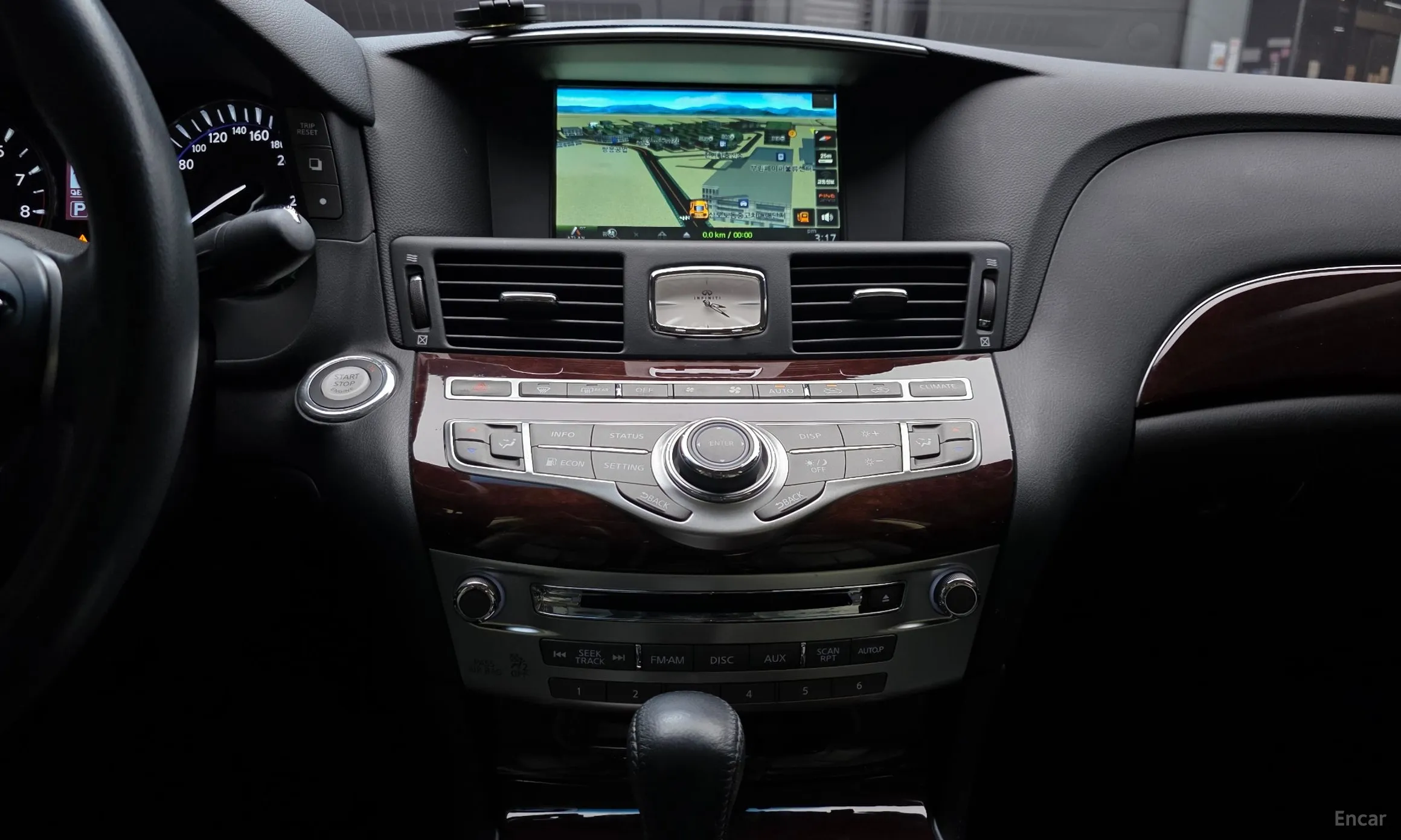 Infiniti Q70 превью 17