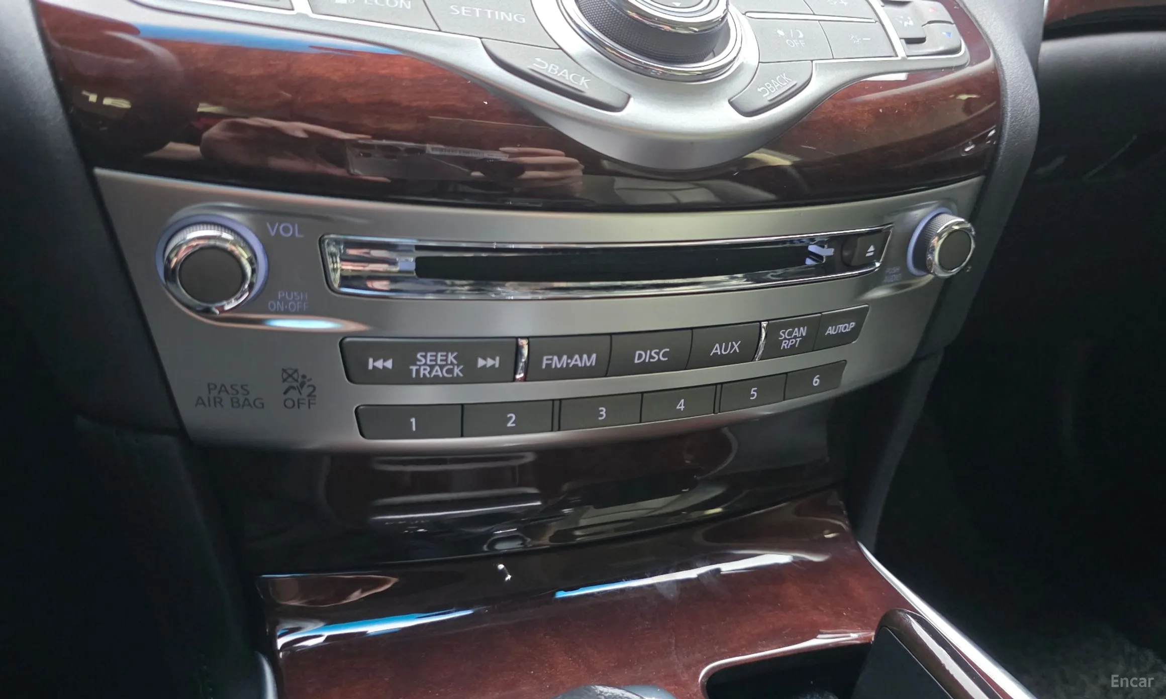 Infiniti Q70 превью 18