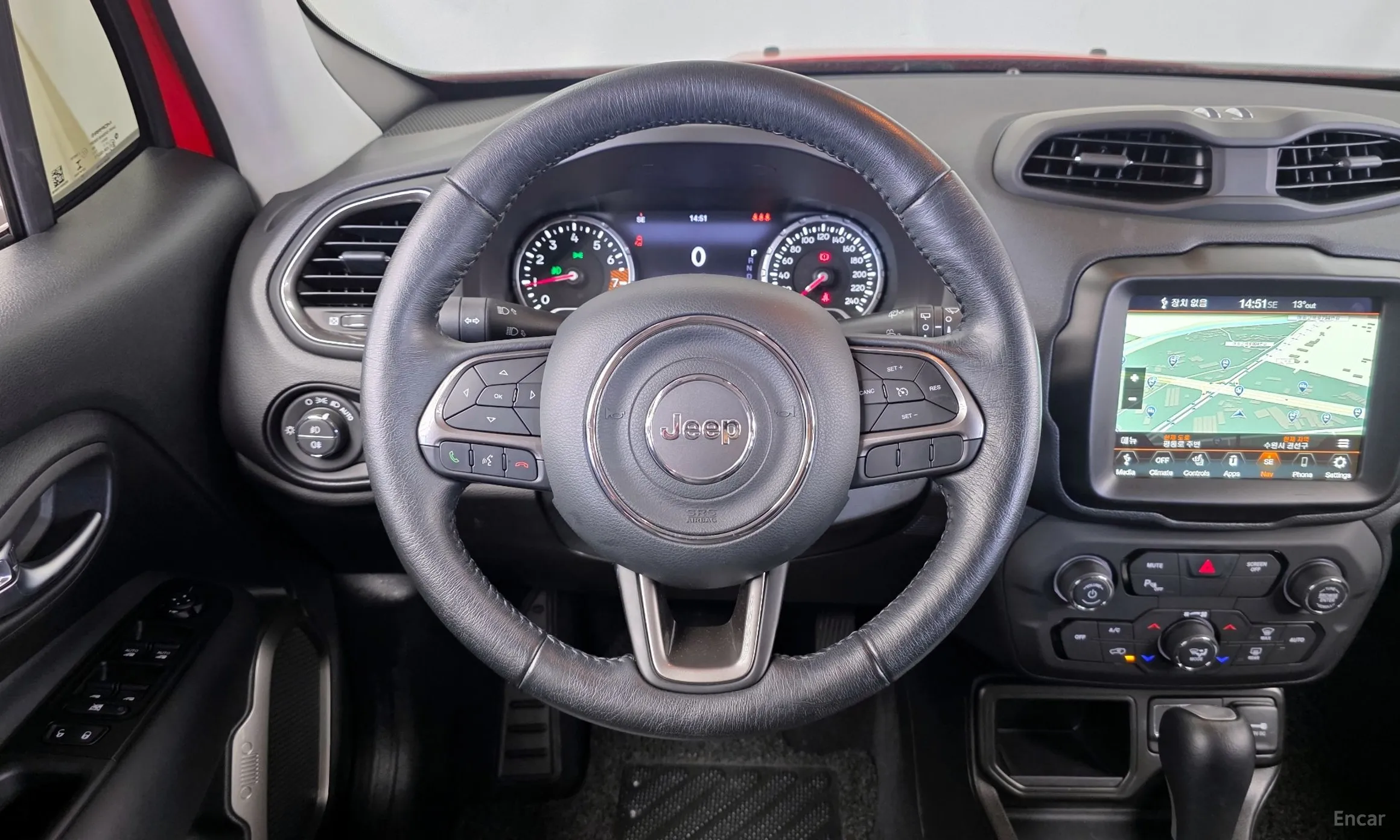 Jeep Renegade превью 13