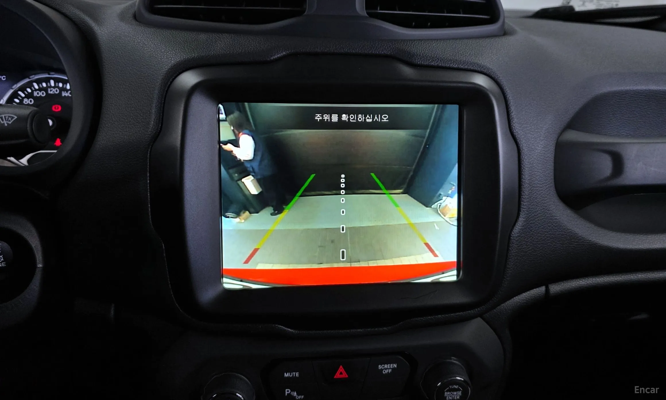 Jeep Renegade превью 15