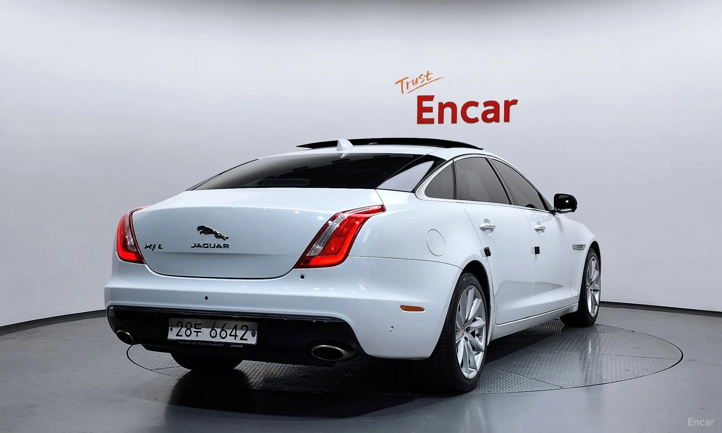 Jaguar All New XJ превью 2