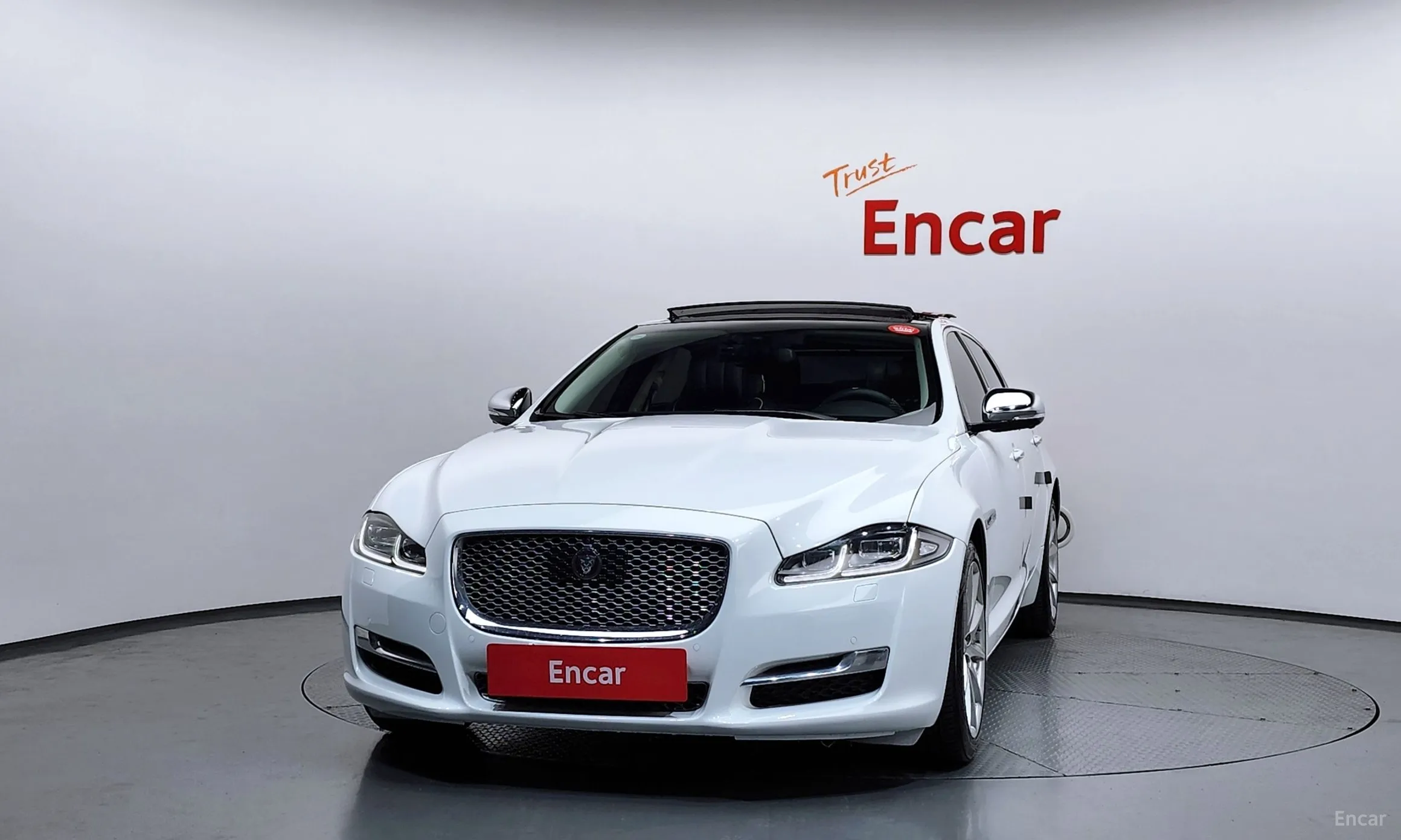 Jaguar All New XJ превью 3