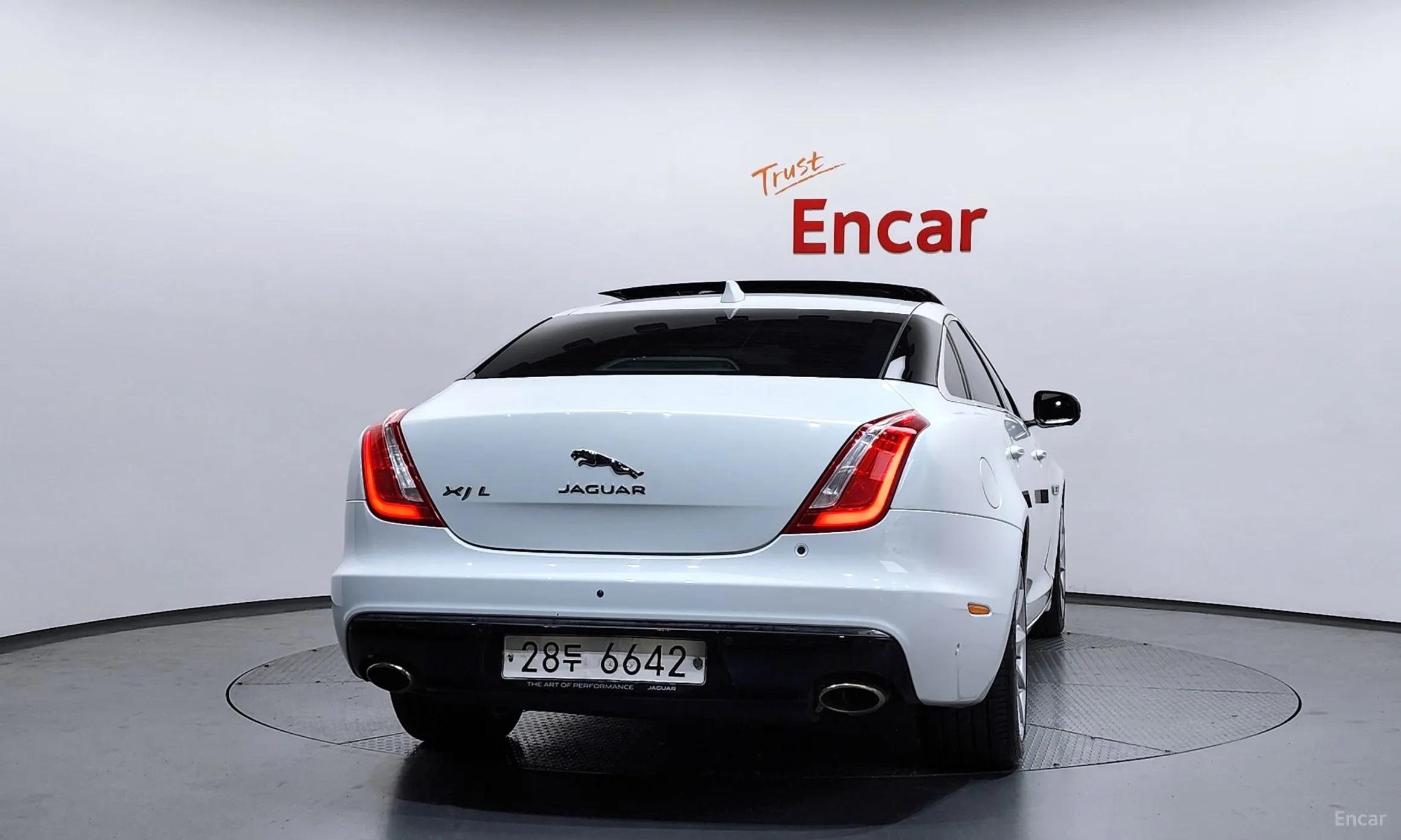 Jaguar All New XJ превью 4