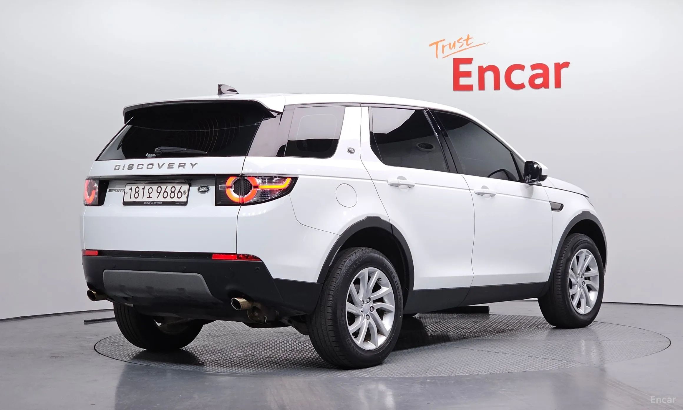 Land Rover Discovery Sports превью 2