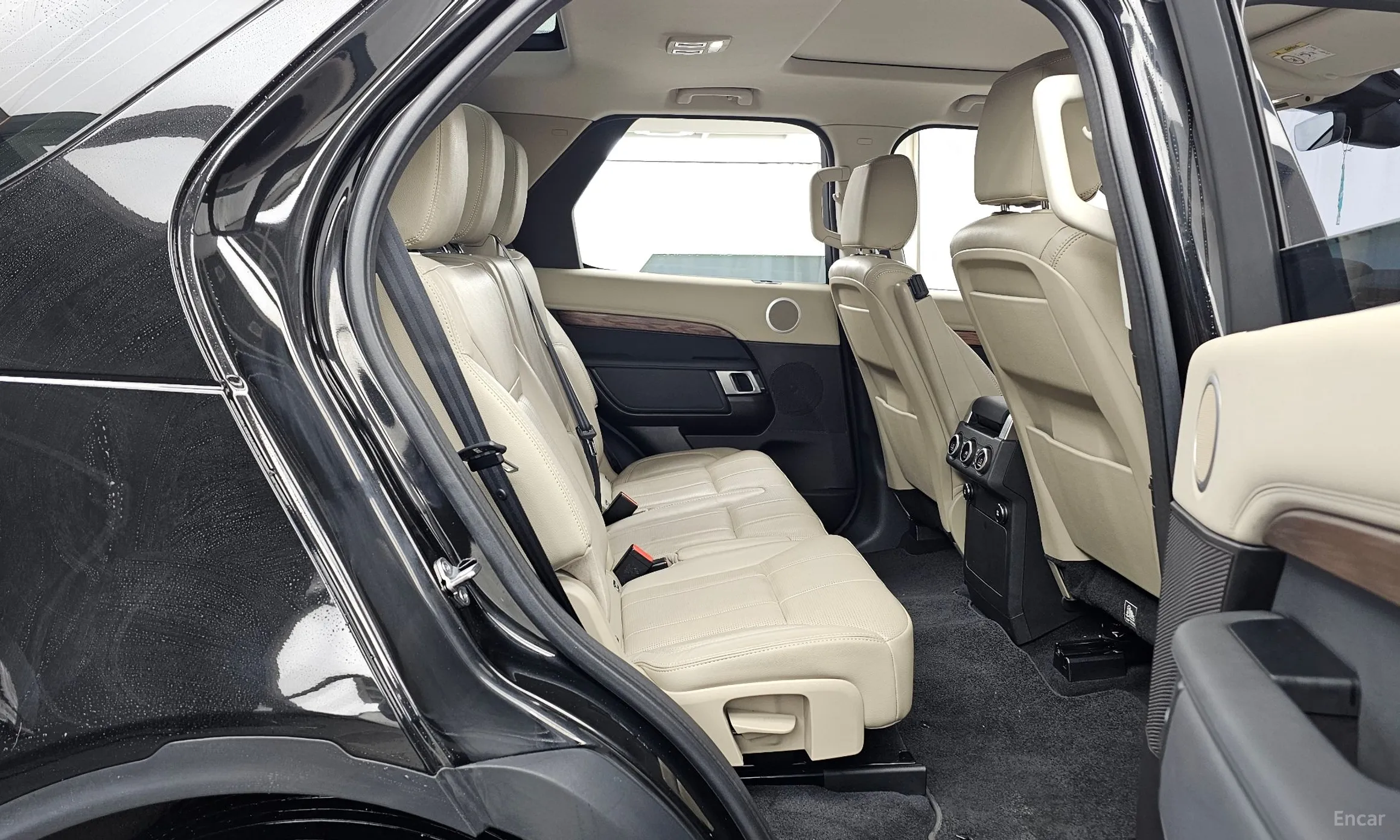Land Rover Discovery 5 превью 12