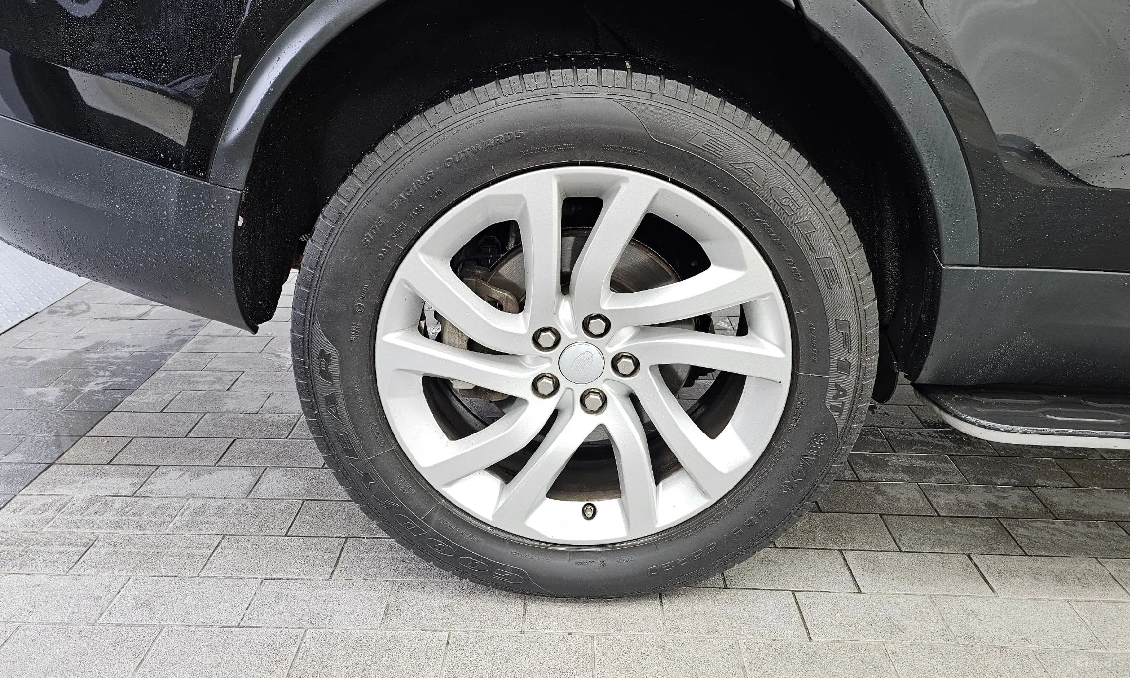 Land Rover Discovery 5 превью 5