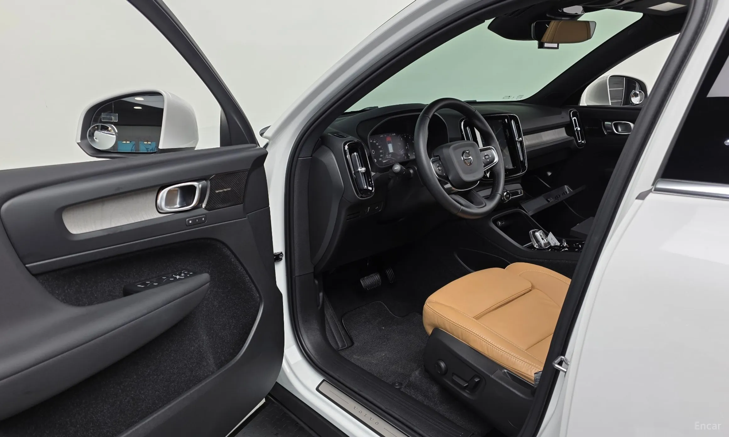 Volvo XC40 превью 10
