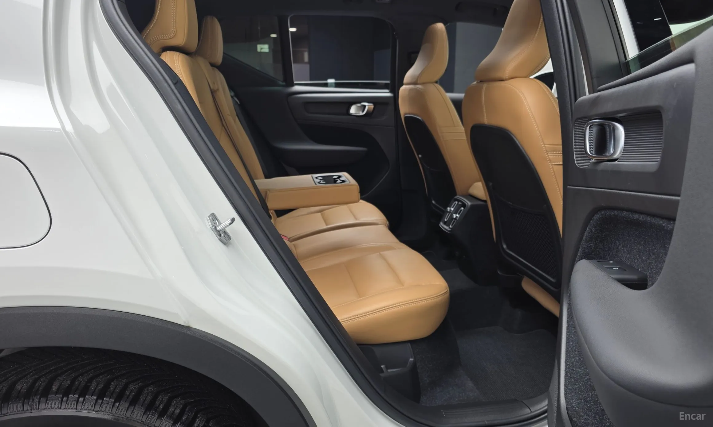 Volvo XC40 превью 12