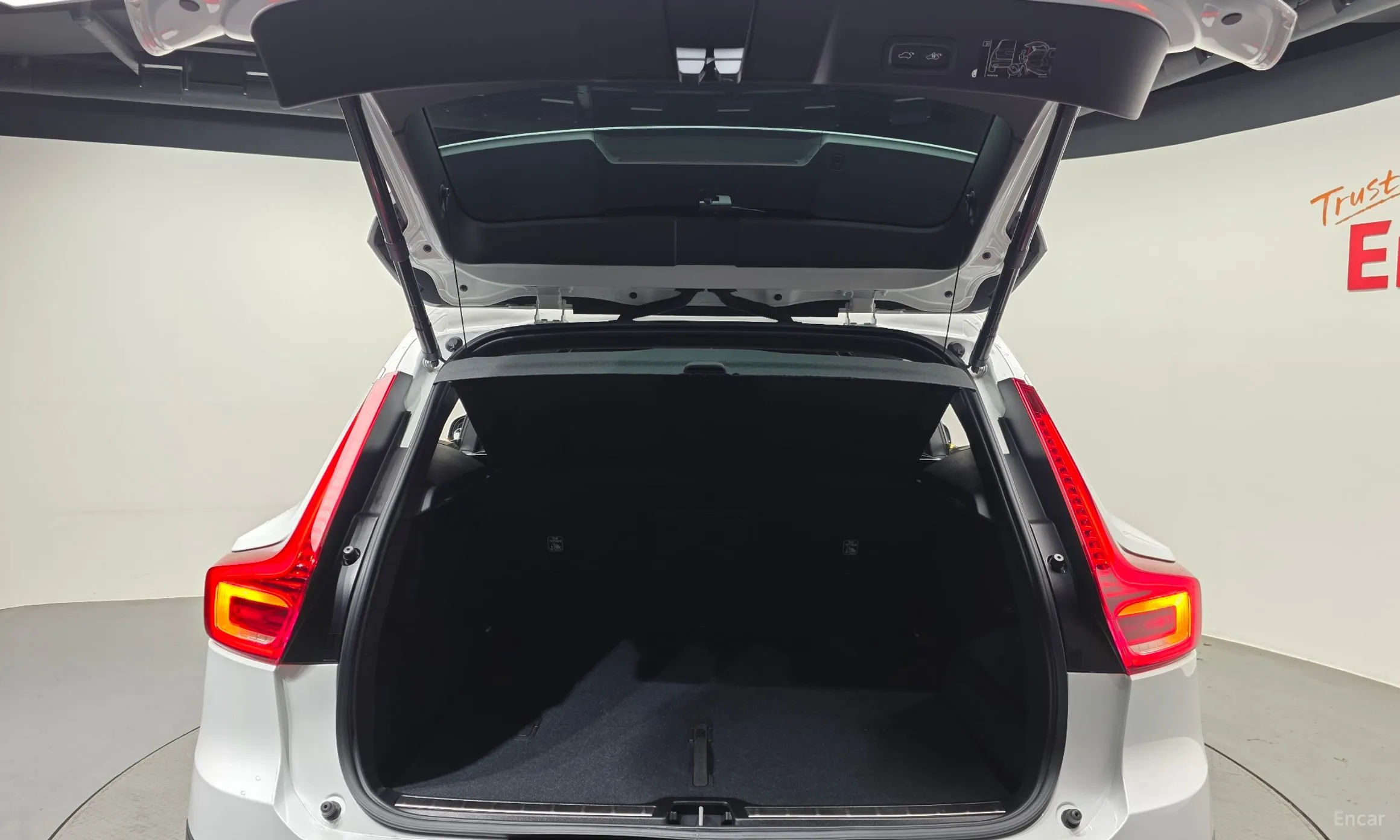 Volvo XC40 превью 20