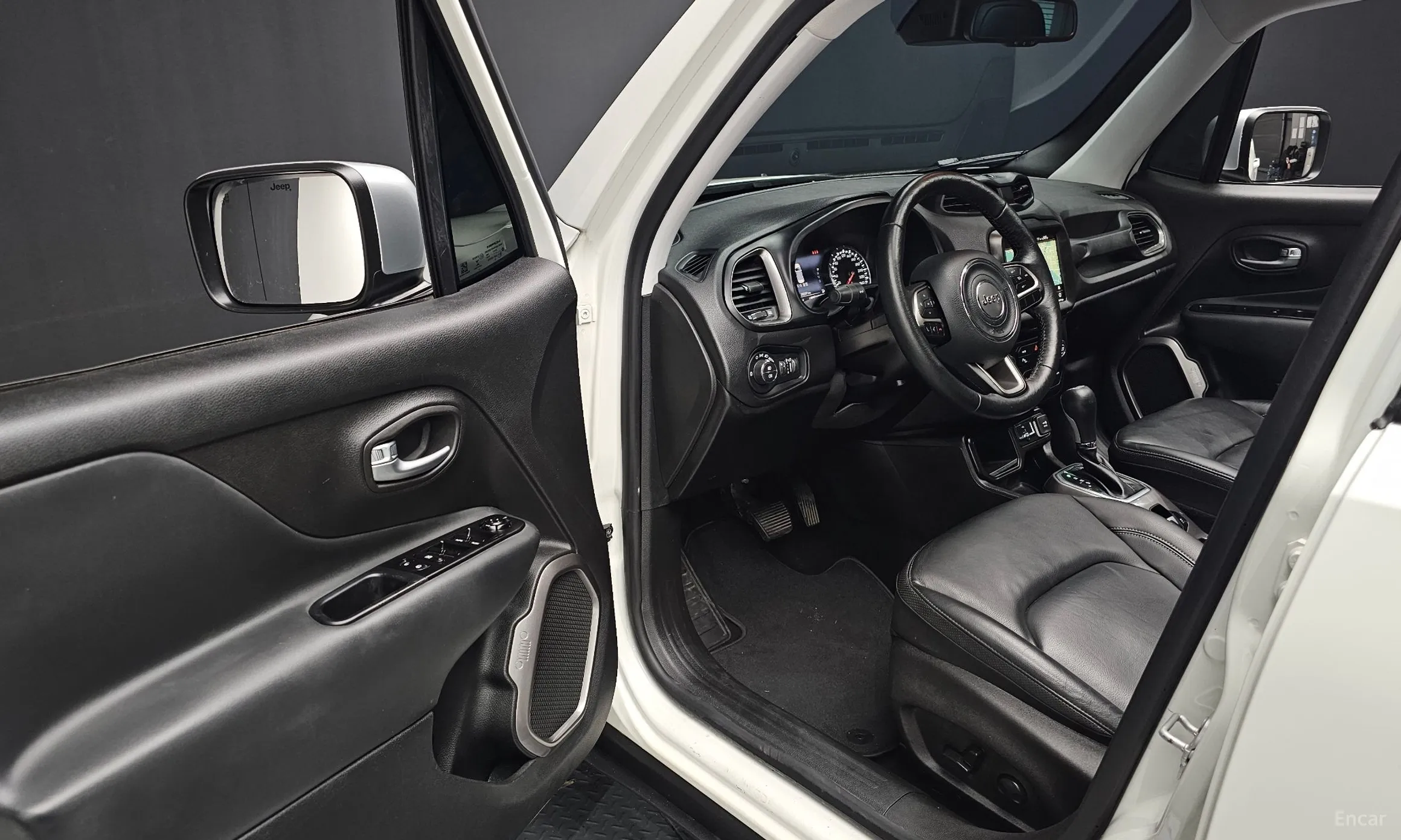 Jeep Renegade превью 11