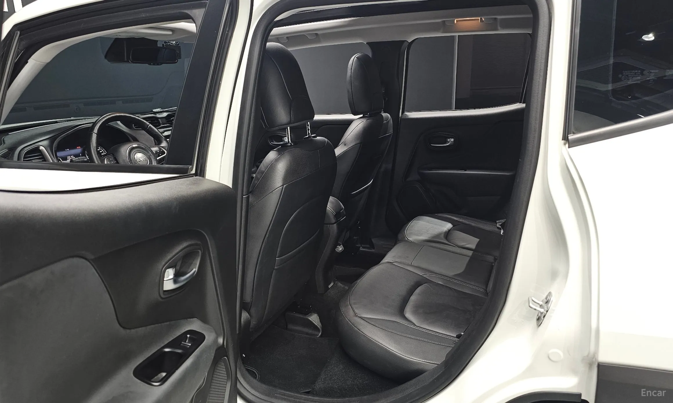 Jeep Renegade превью 12