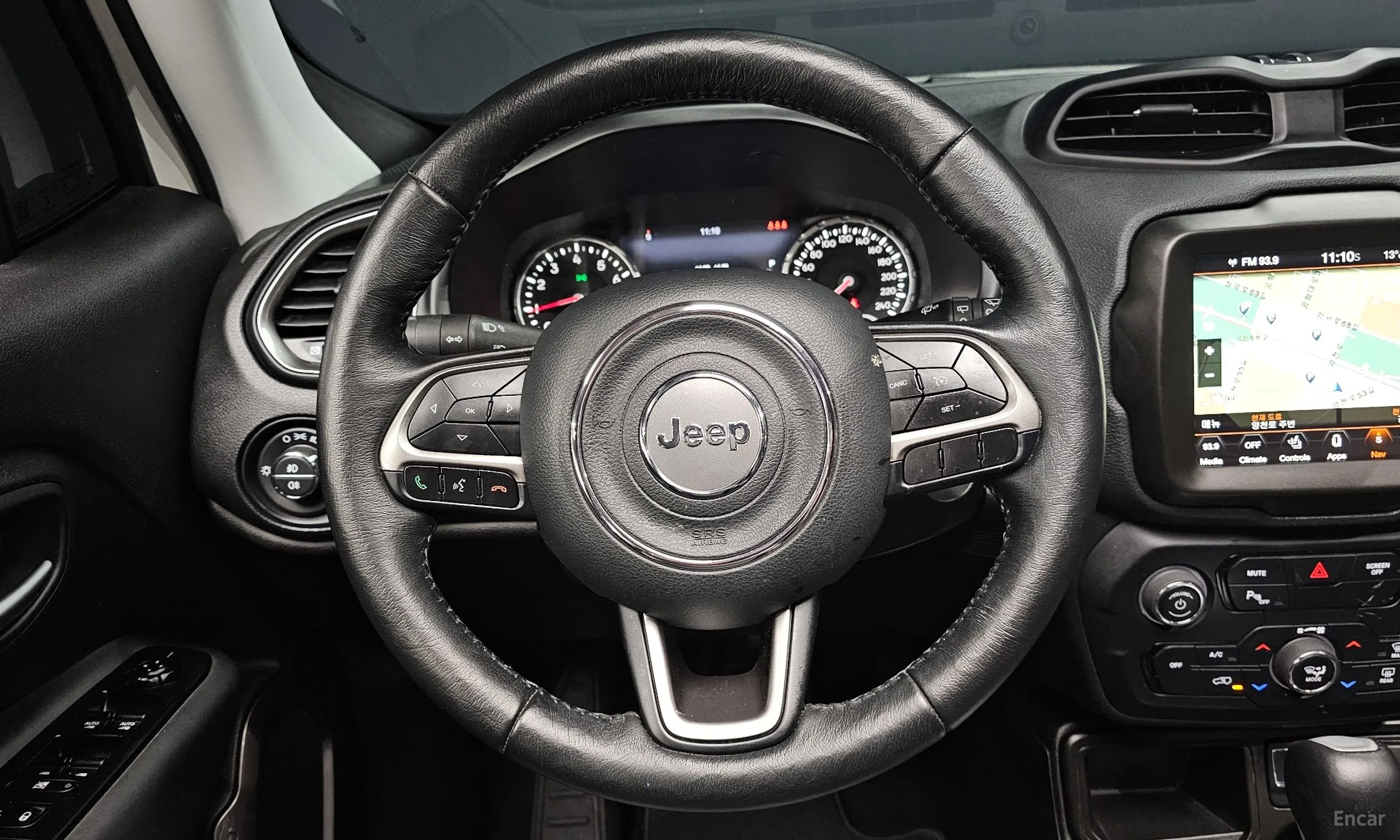 Jeep Renegade превью 13