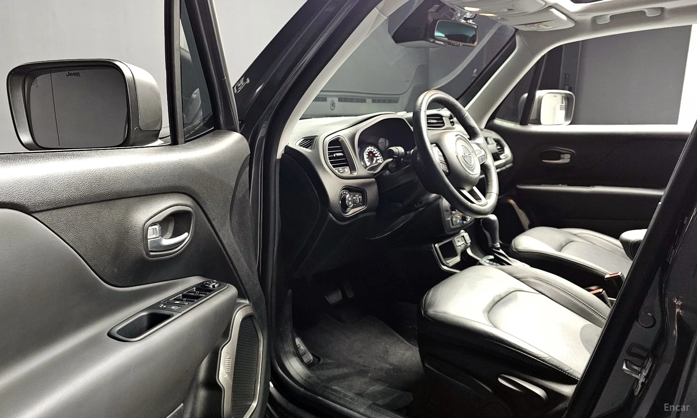 Jeep Renegade превью 10