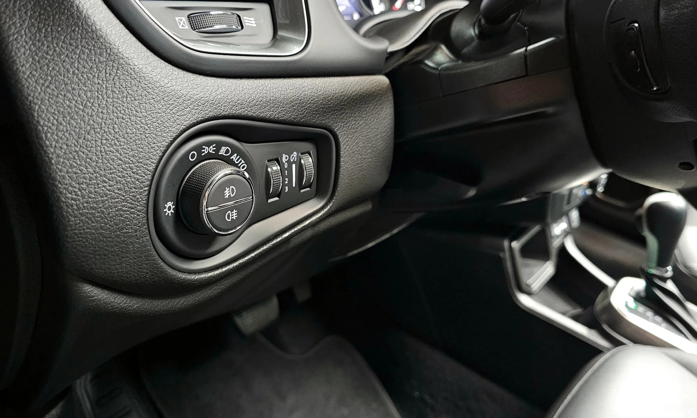 Jeep Renegade превью 14