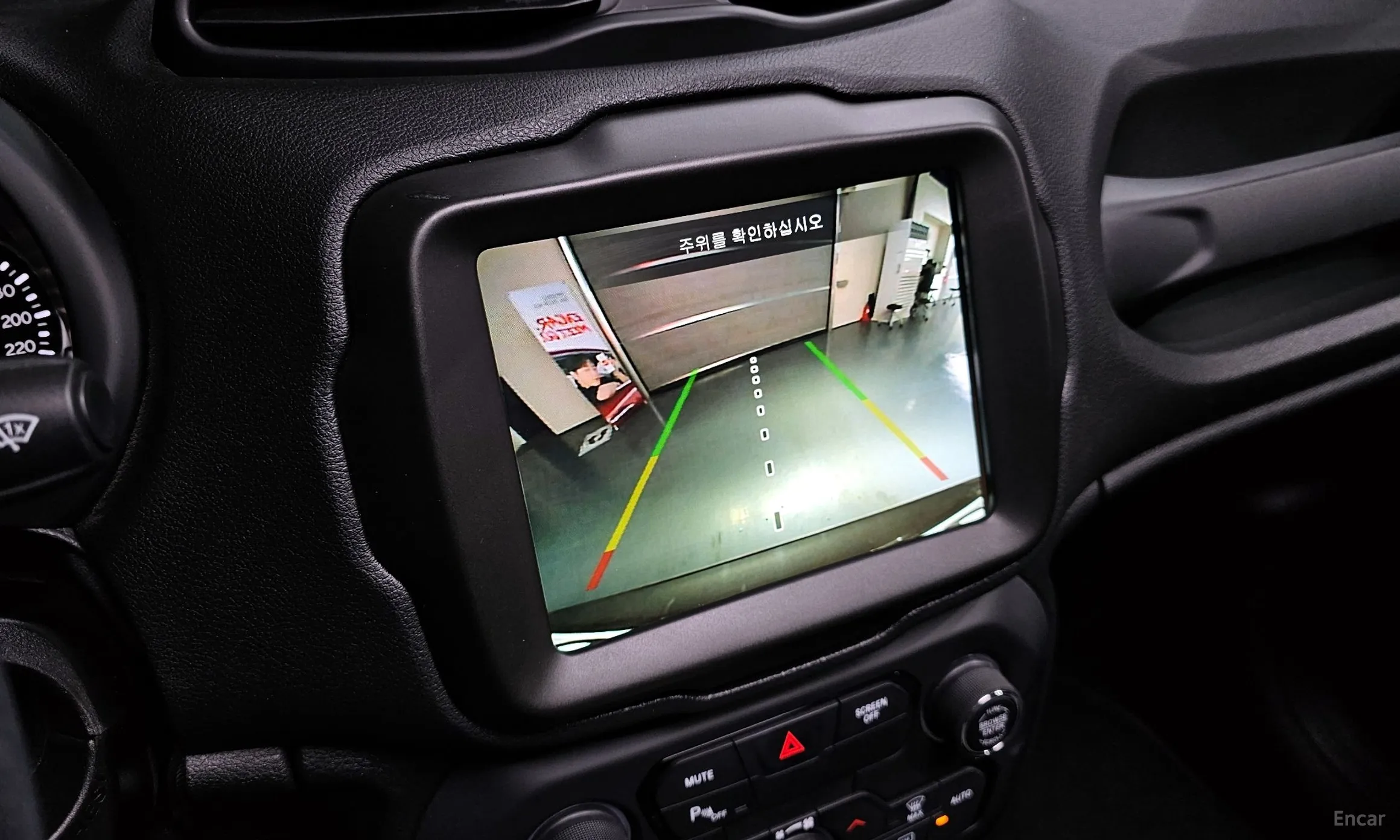 Jeep Renegade превью 18
