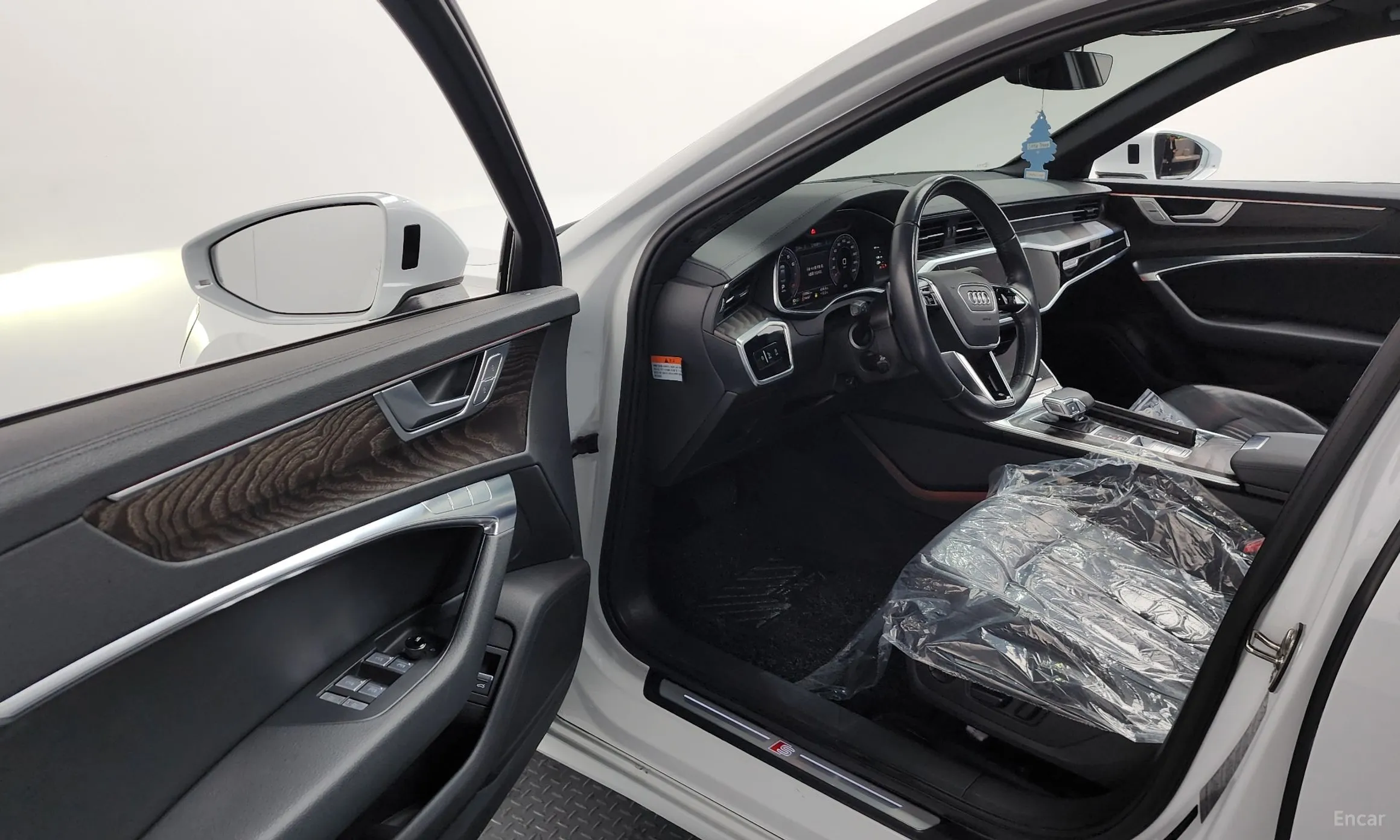 Audi A6 (C8) превью 10