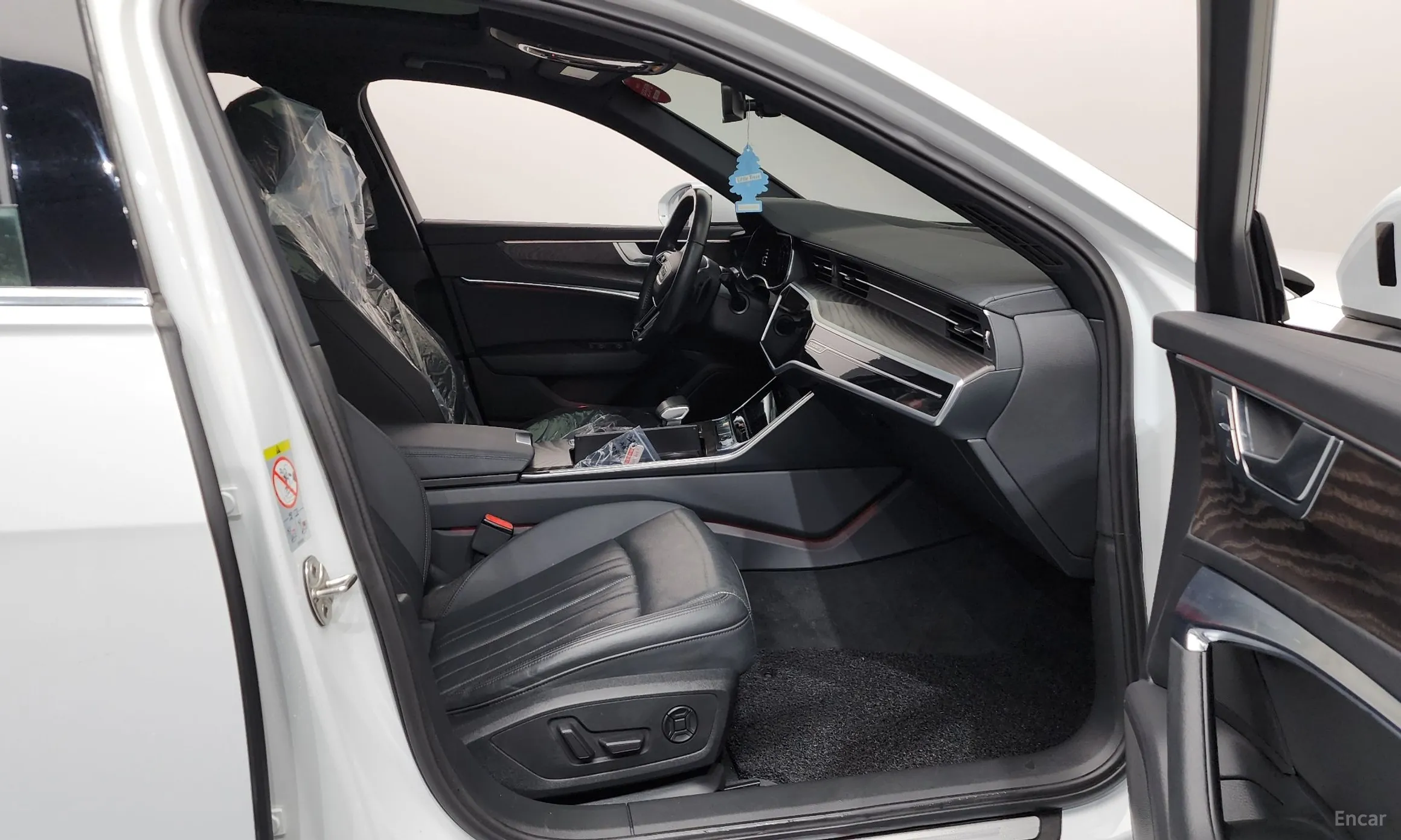 Audi A6 (C8) превью 11