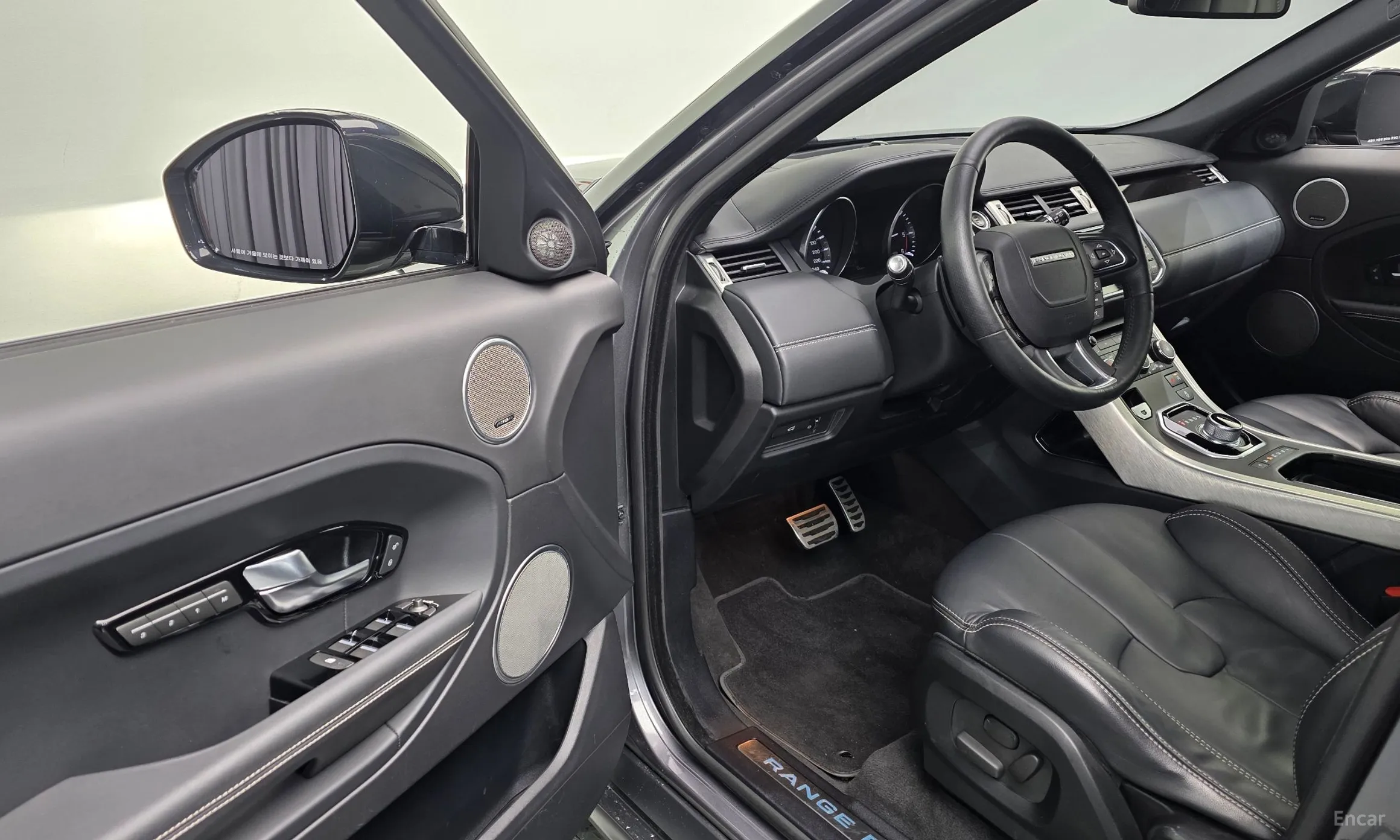 Land Rover Range Rover Evoque превью 12