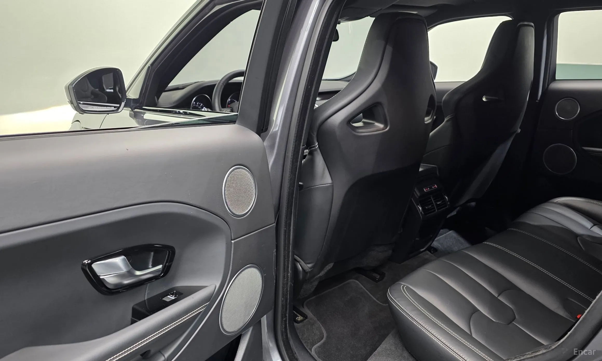 Land Rover Range Rover Evoque превью 17