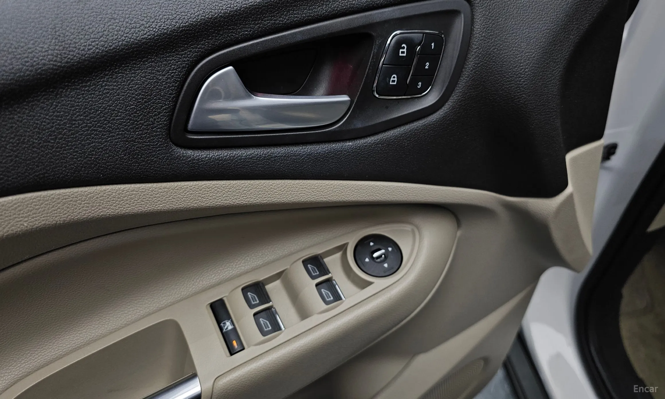 Ford Escape превью 16