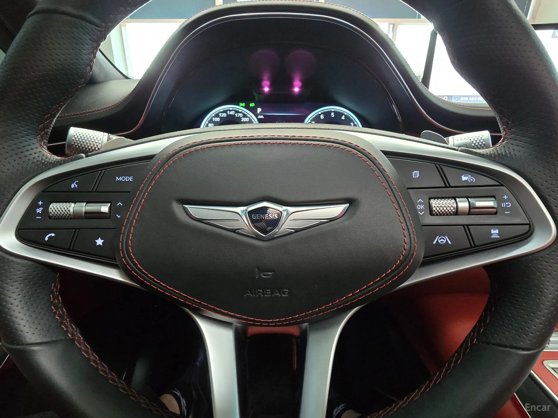 Genesis GV70 превью 14