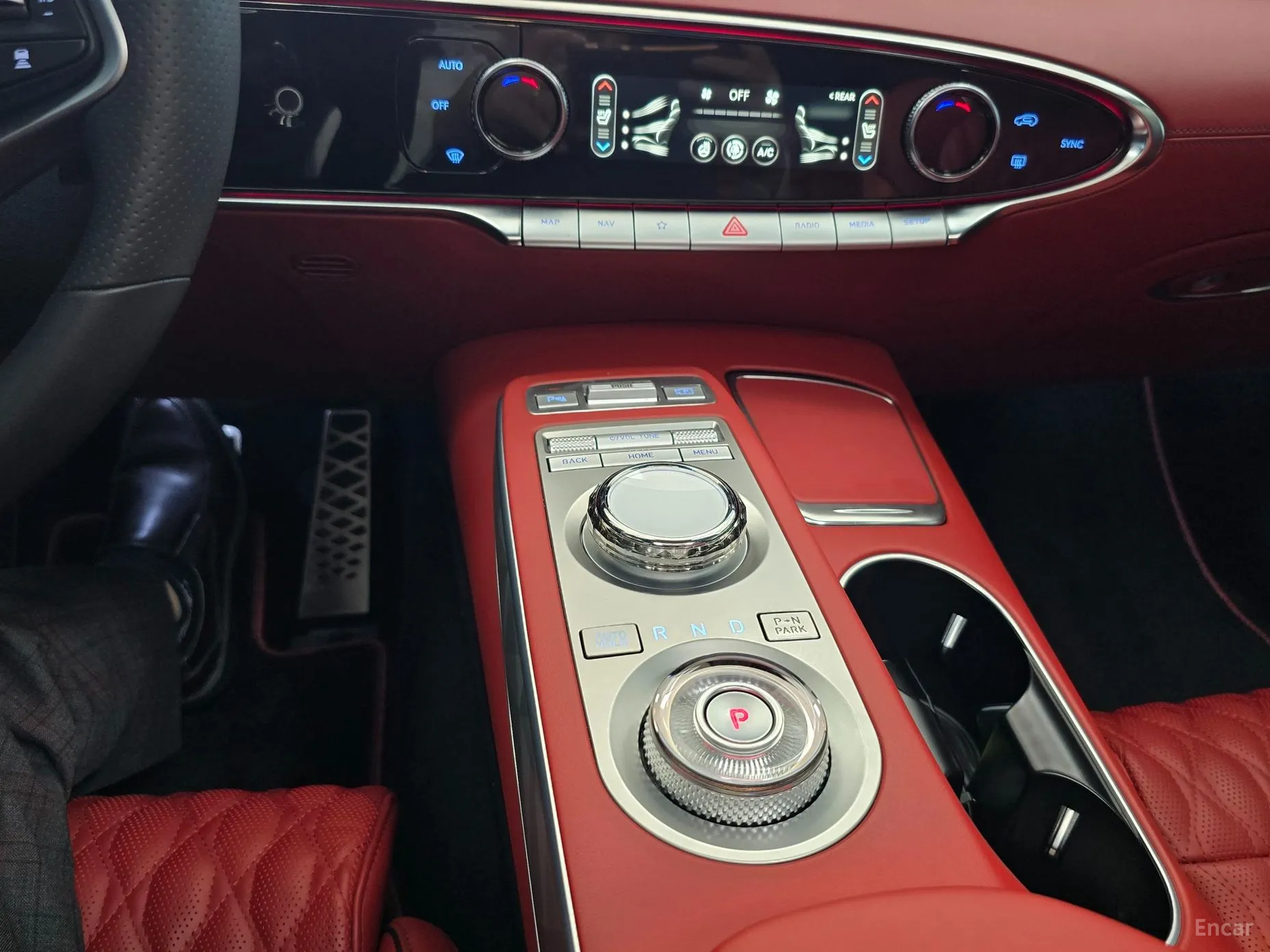 Genesis GV70 превью 18