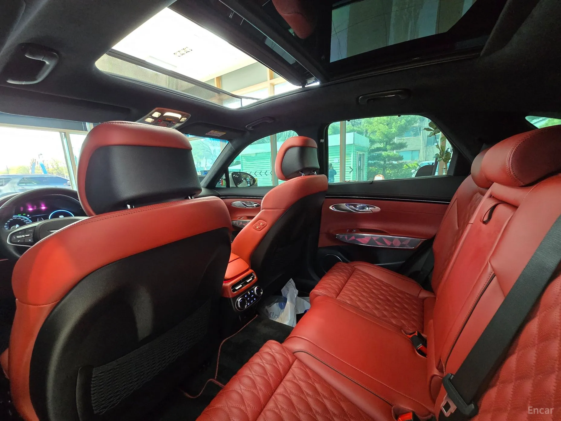 Genesis GV70 превью 9