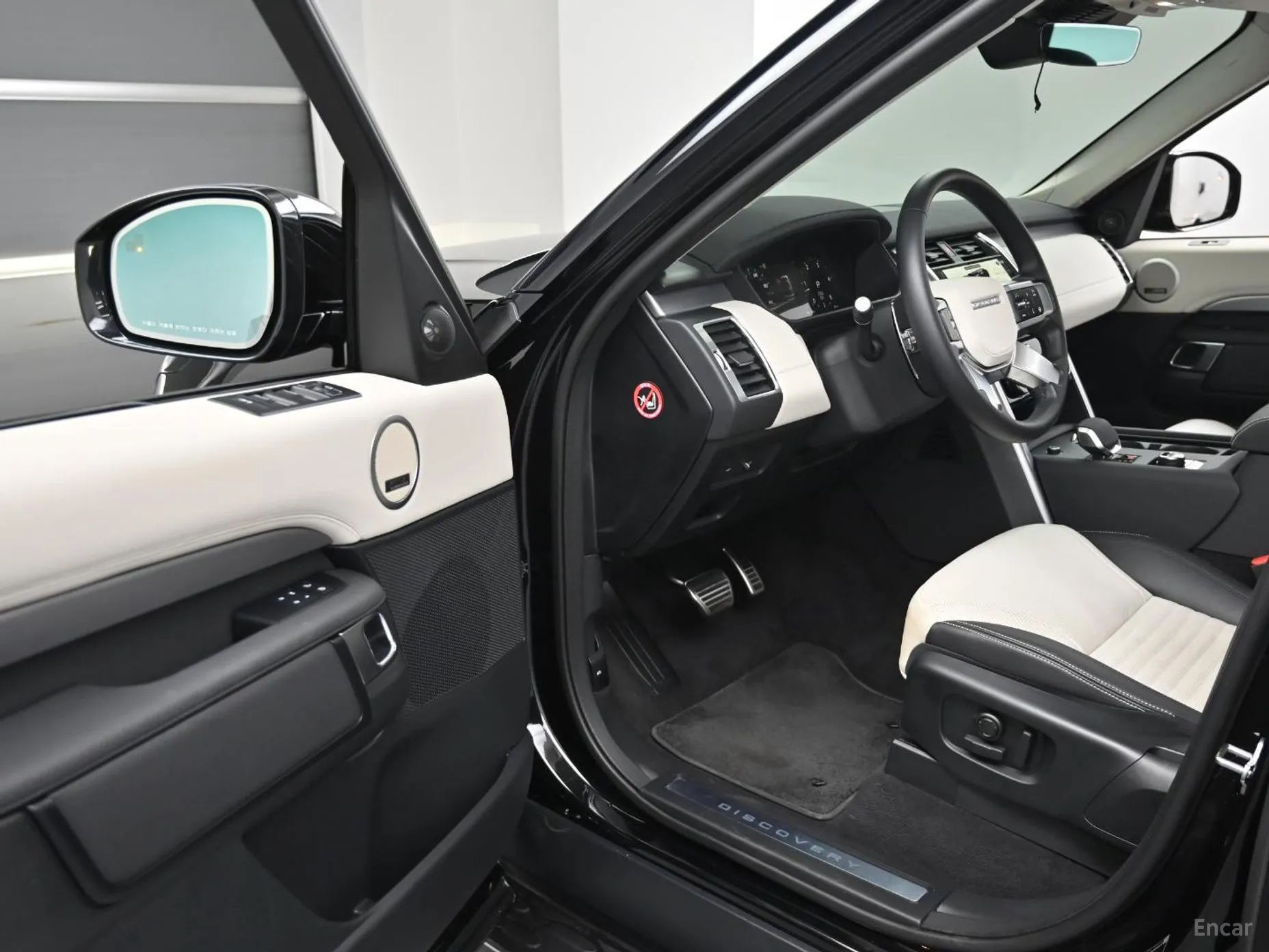Land Rover Discovery 5 превью 11