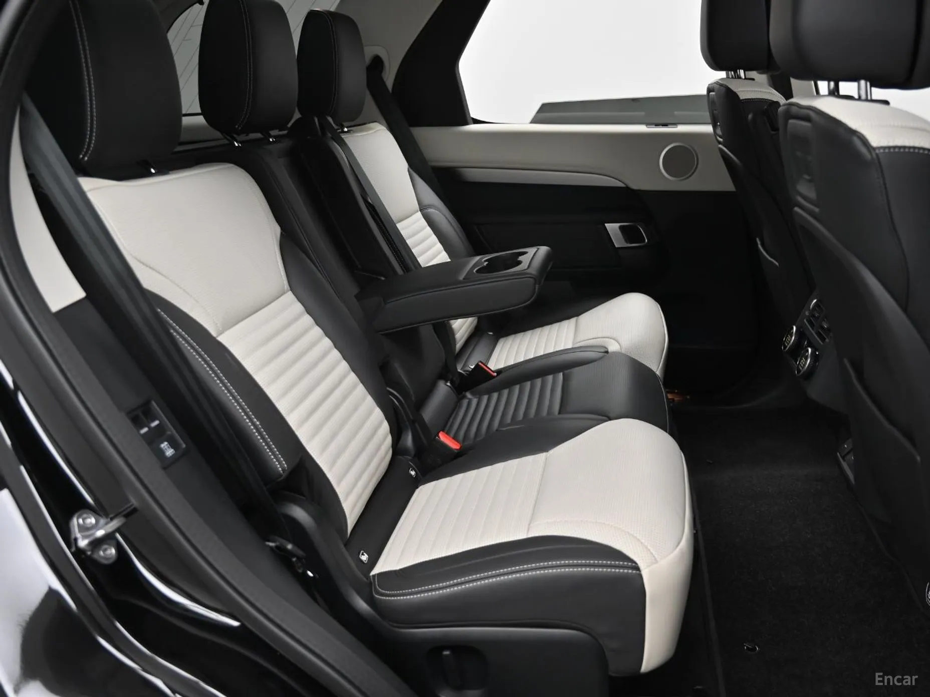 Land Rover Discovery 5 превью 12