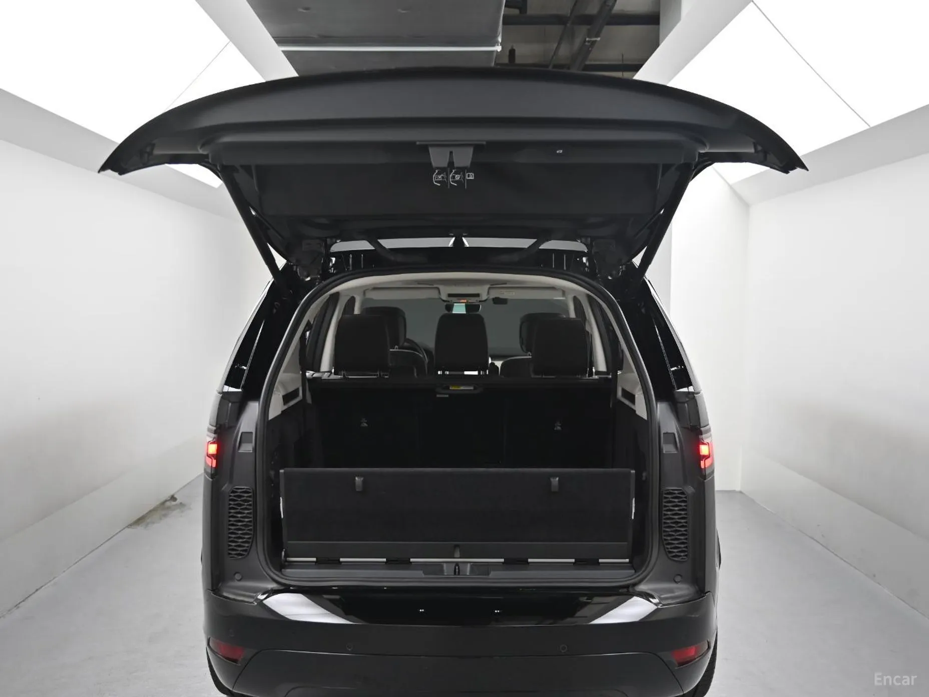 Land Rover Discovery 5 превью 19