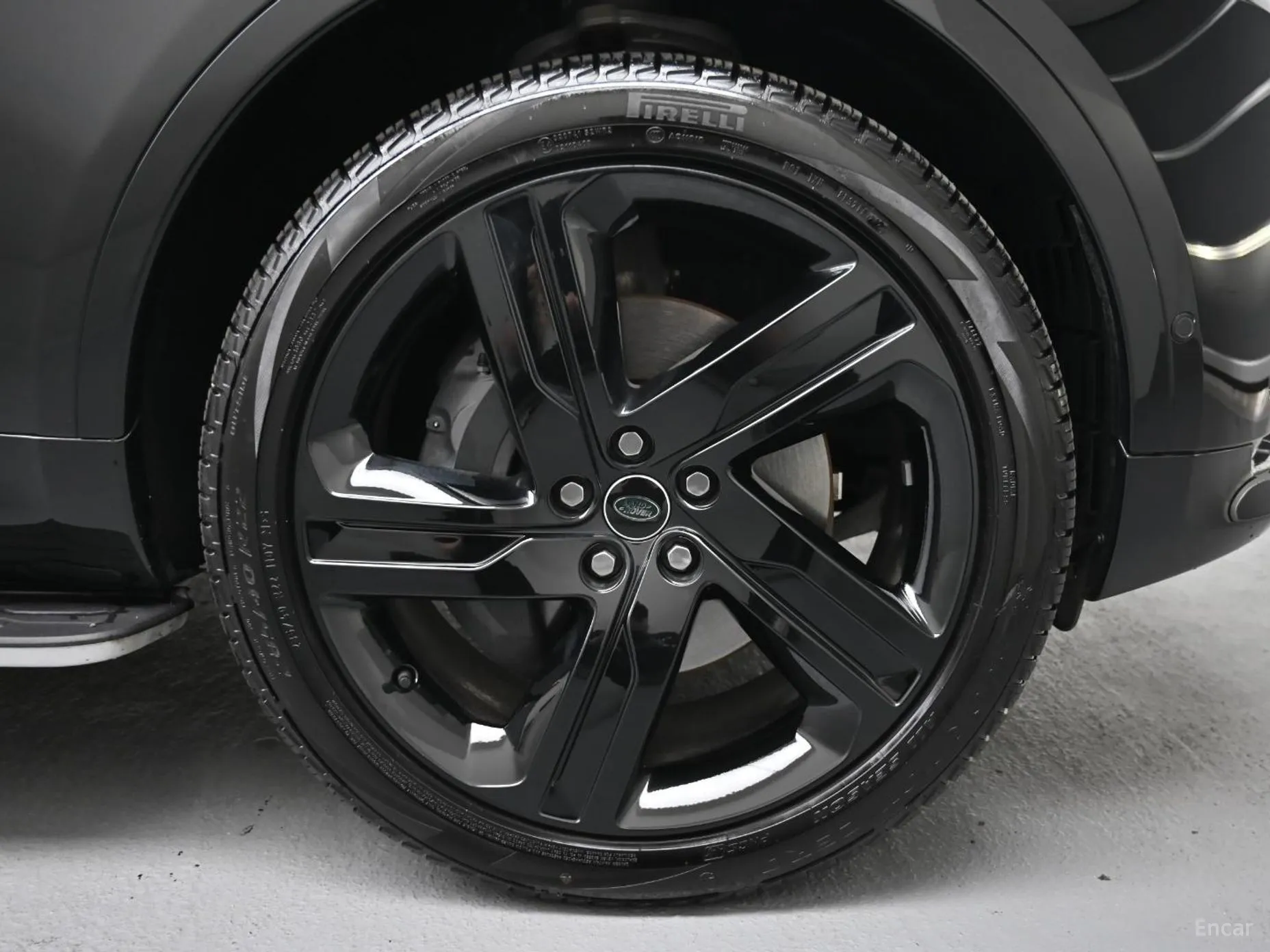 Land Rover Discovery 5 превью 5