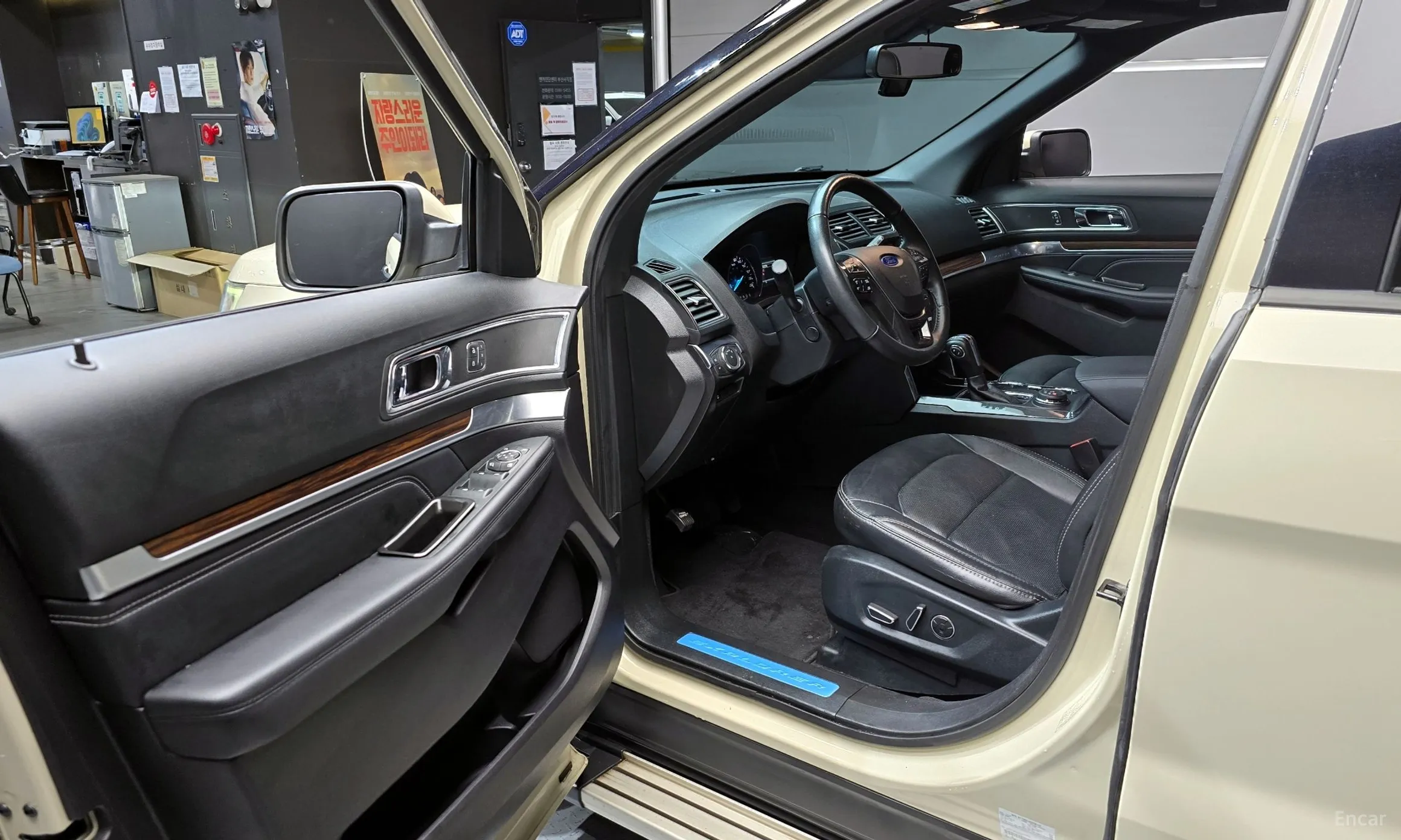 Ford Explorer превью 10