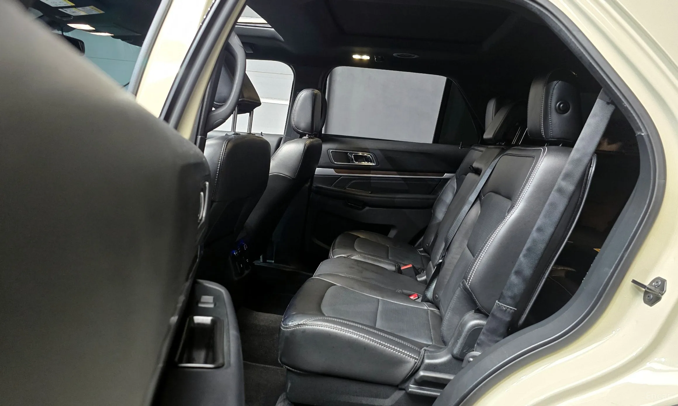 Ford Explorer превью 11