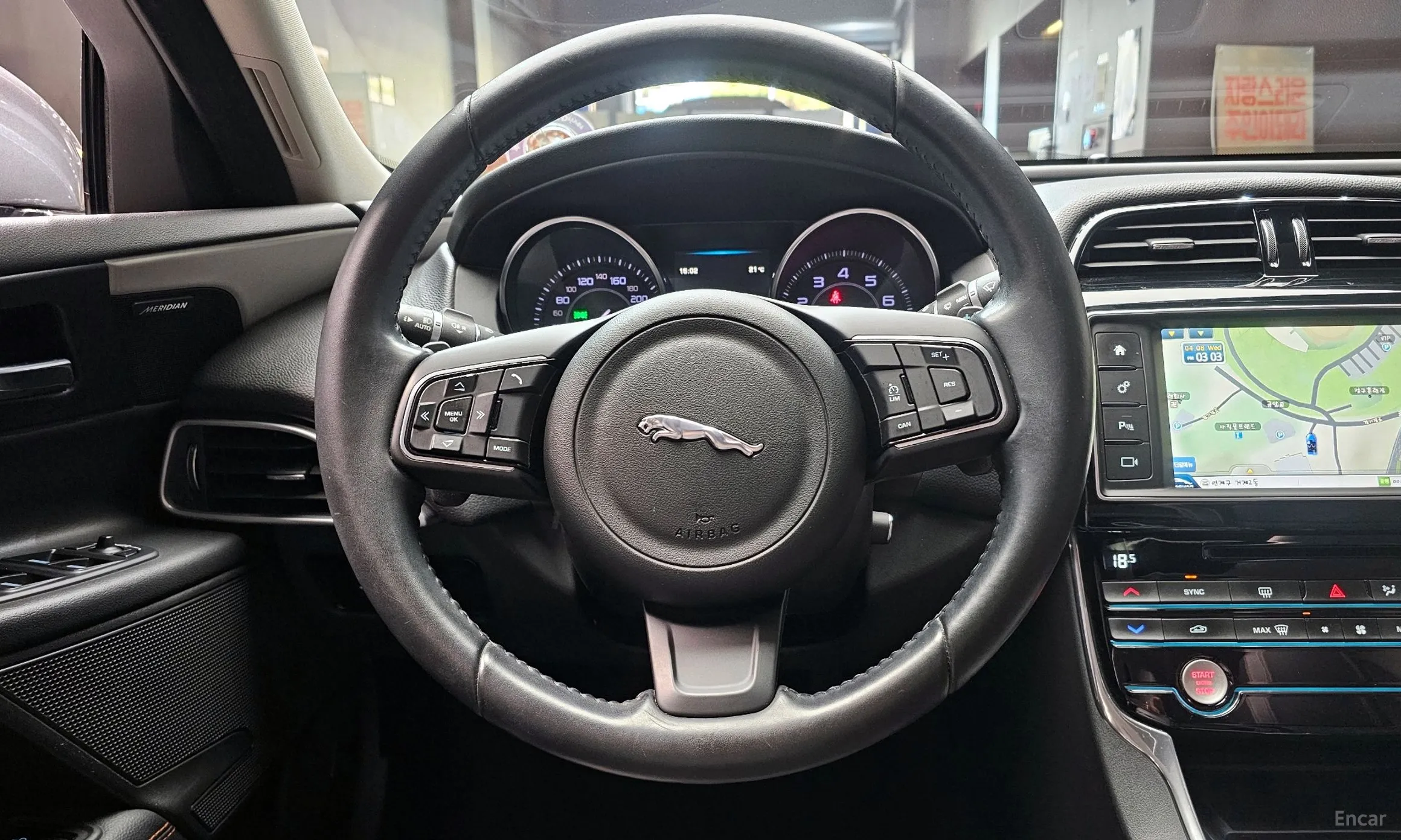 Jaguar XE превью 13